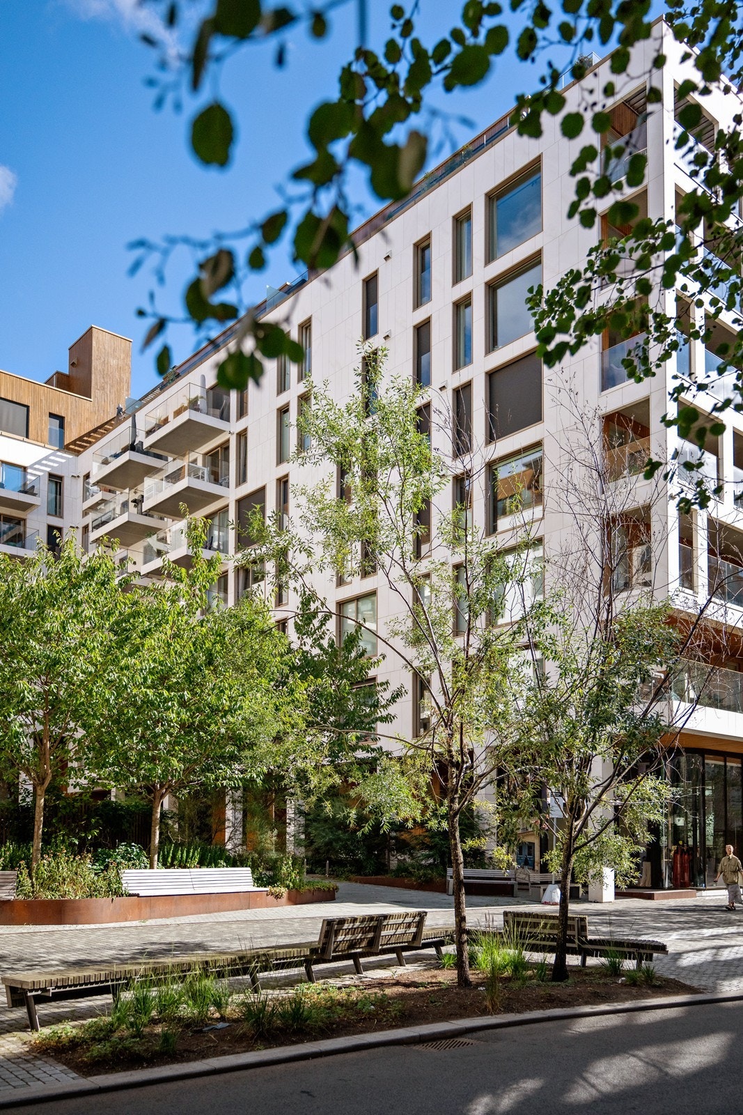 Flott fasade kledd i hvit sten Galleribilde