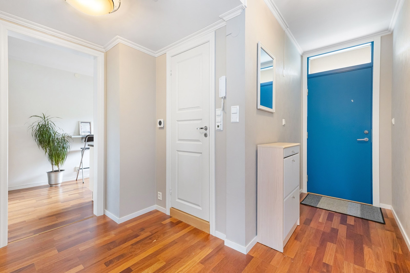 Fra gang mot kjøkken og bad. Galleribilde