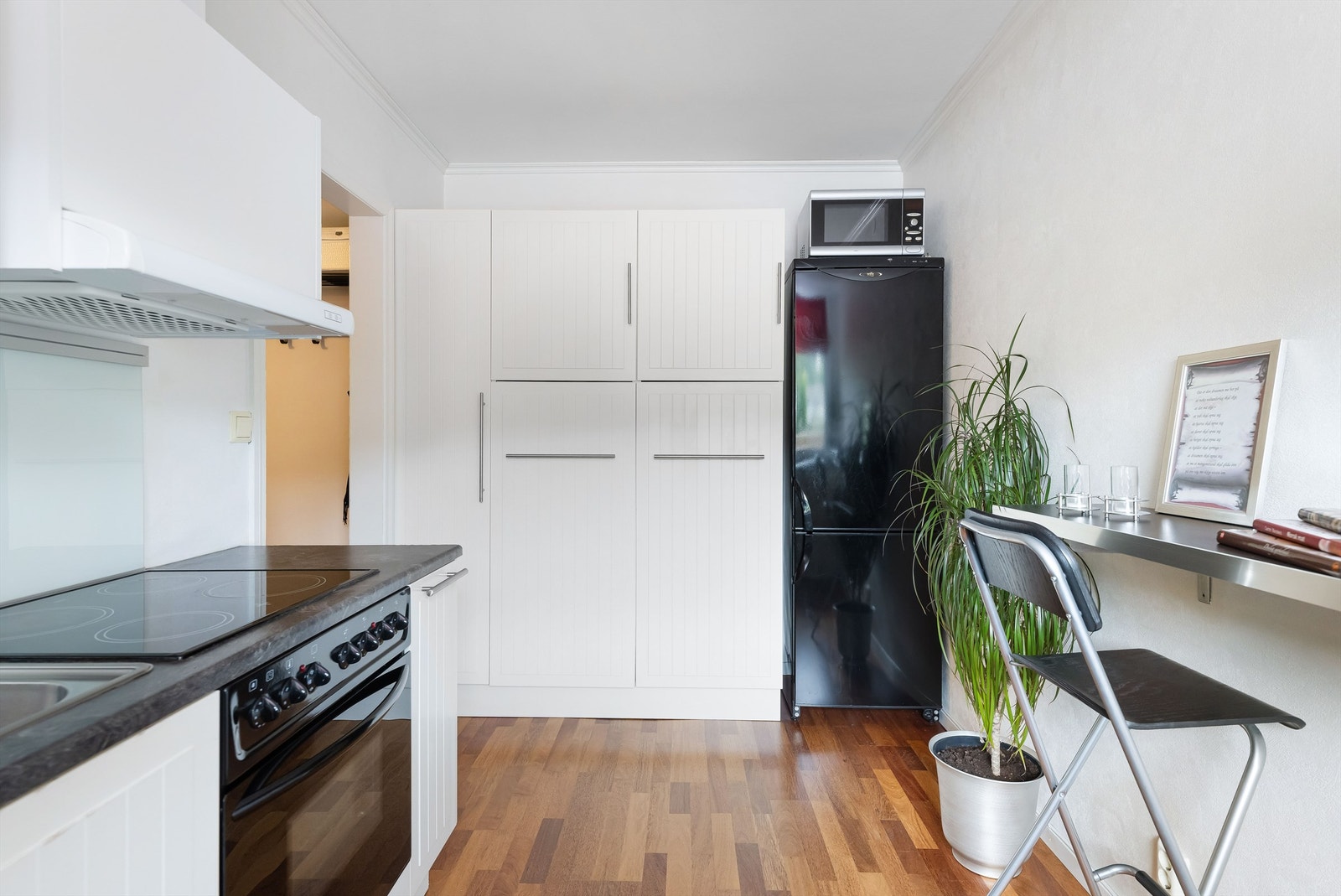 Alle hvitevarer på kjøkkenet medfølger i handelen. Galleribilde