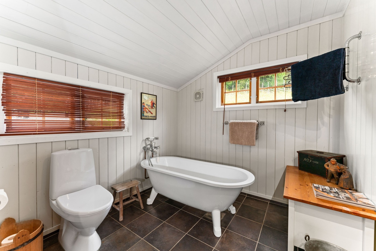 Varmekabler i gulvet sørger for behagelige temperaturer, og en elektrisk vifte gir god ventilasjon. Galleribilde