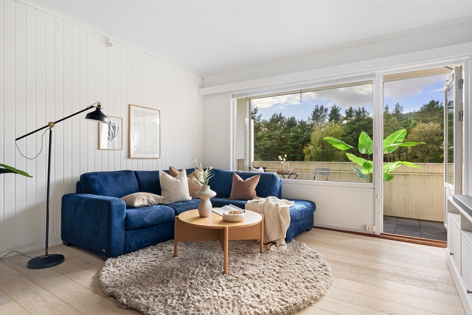 God plass til stor sofagruppe Galleribilde