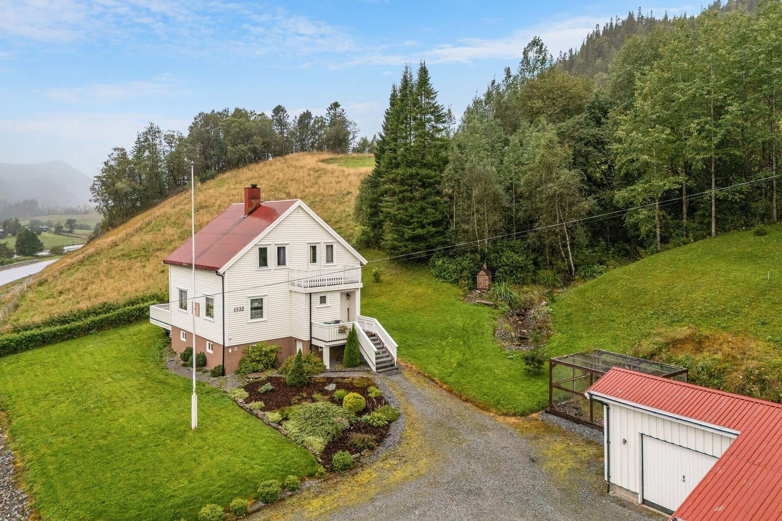 Velkommen hjem til Steinsdalen i Osen og Steinsdalsveien 1232! Galleribilde