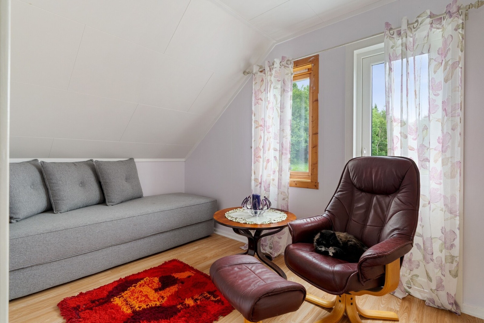 Soverom nummer fire er i dag innredet som loftstue og har utgang til egen luftebalkong. Galleribilde