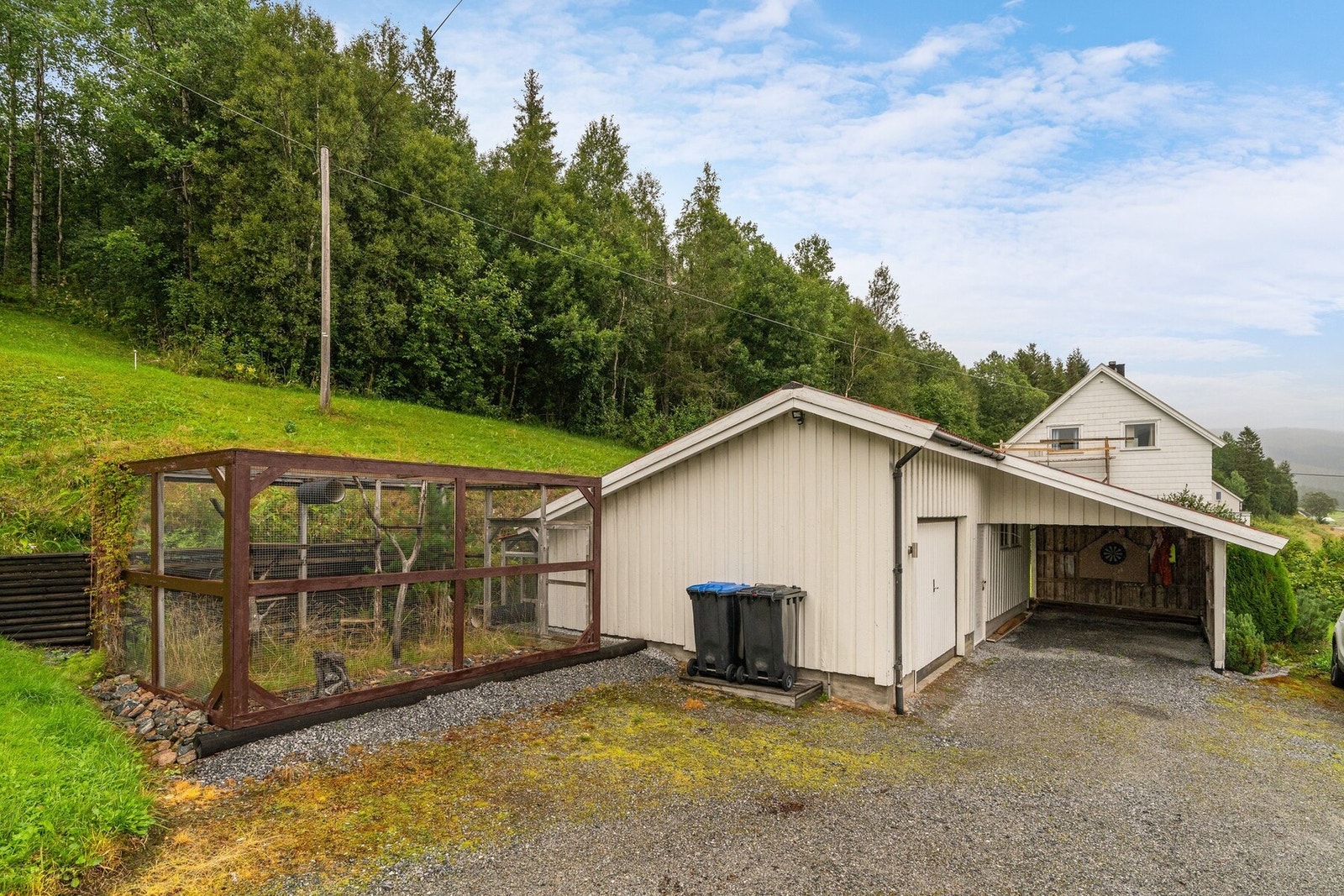 På tomten følger det også med et anneks. Galleribilde