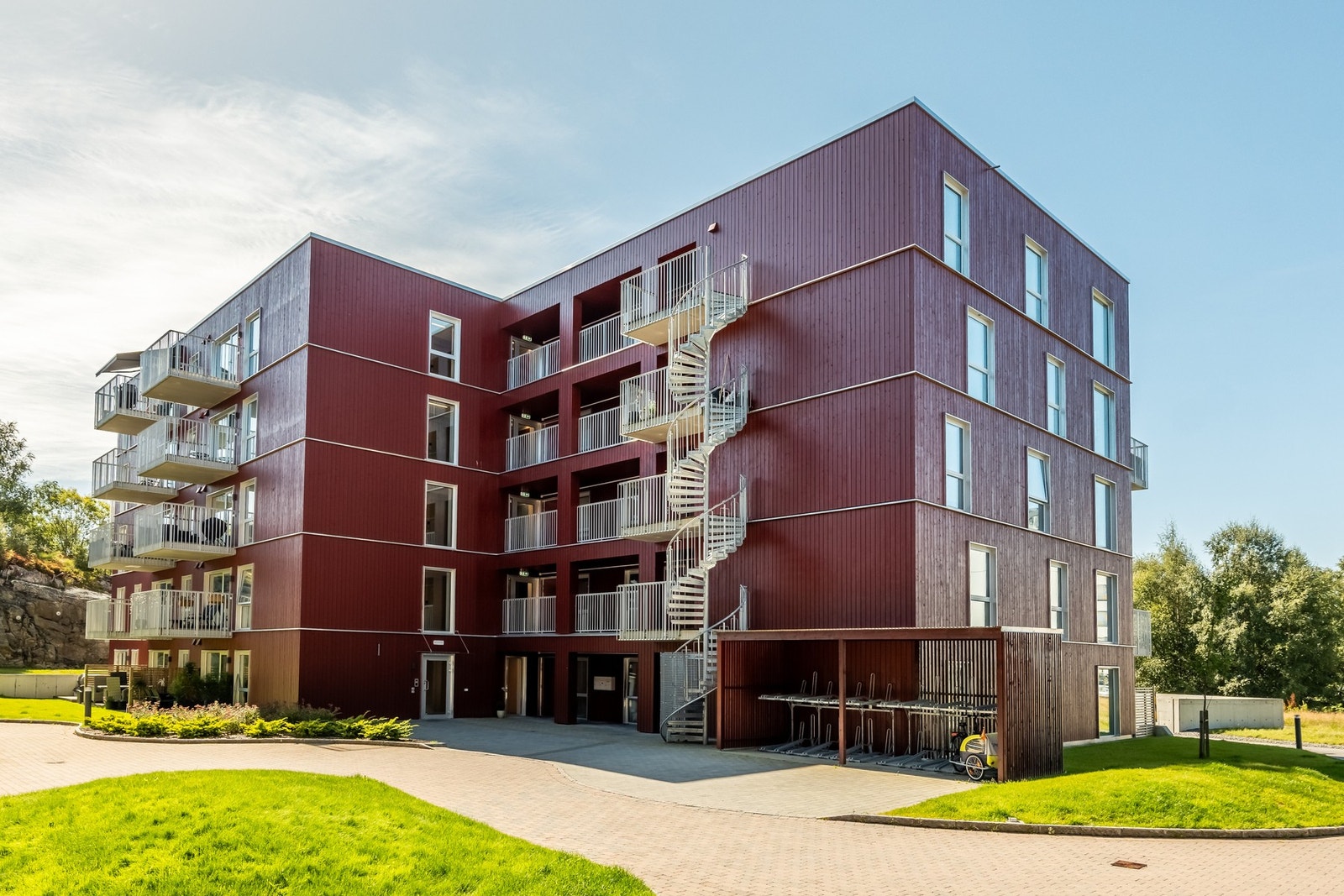 Denne moderne og attraktive leiligheten ligger sentralt til på Sandsli, i et rolig og tilbaketrukket boligområde. Galleribilde