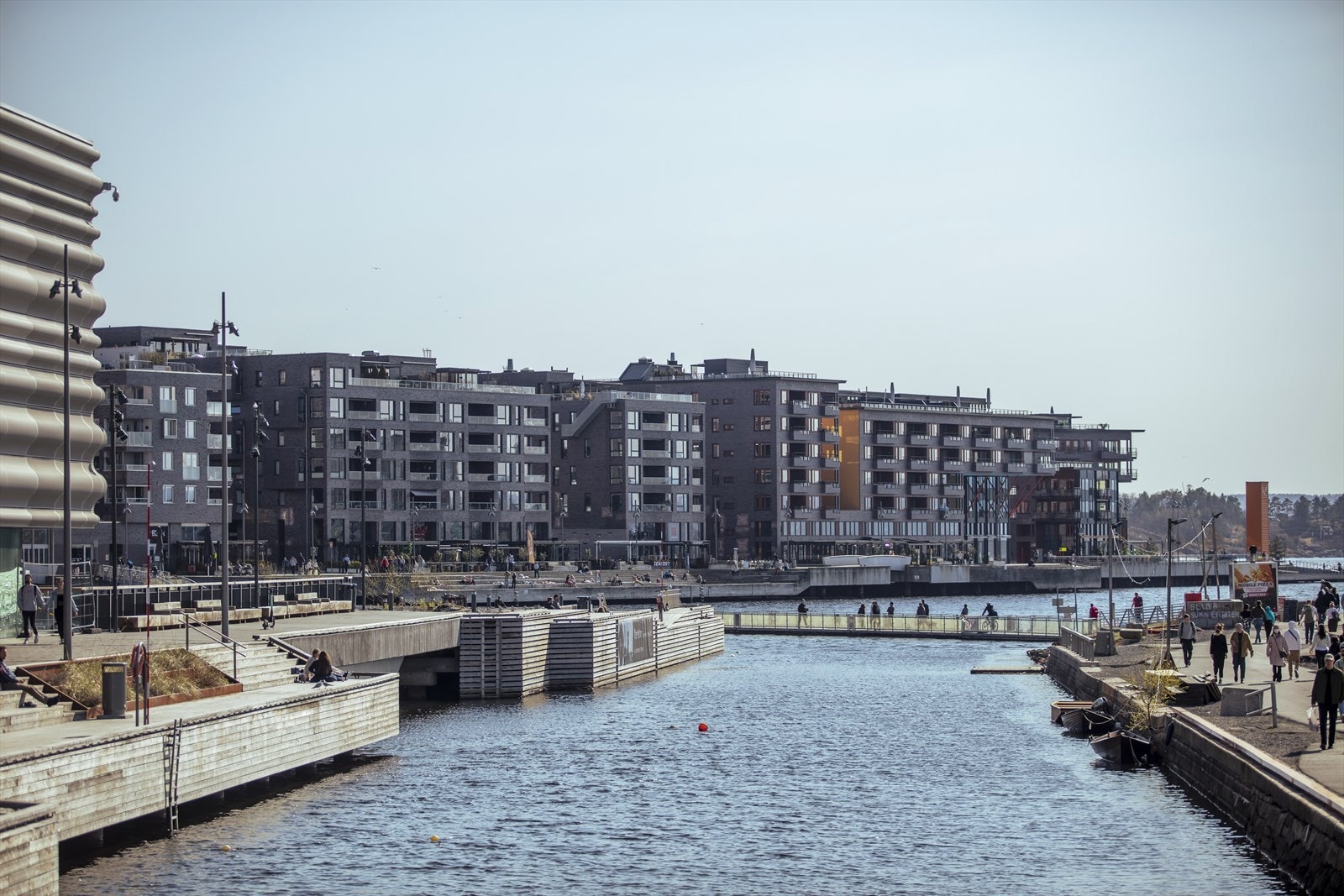 Fra leiligheten er det gåavstand til Sørenga og Bjørvika med et godt utvalg av restauranter og barer Galleribilde
