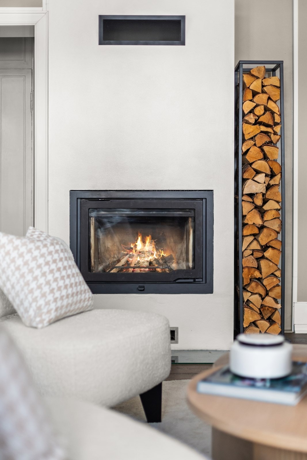 Lekker peis som varmer godt på høst og vinter - samtidig som den skaper en god og lun stemning. Galleribilde