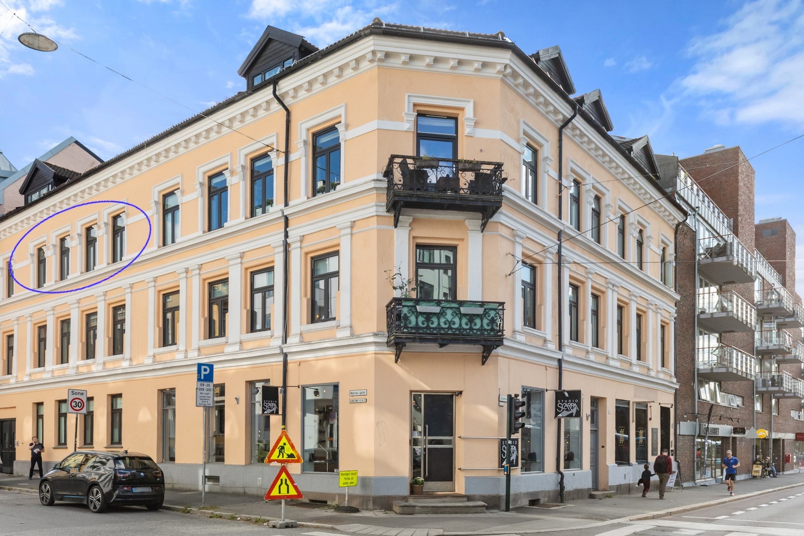 Leiligheten vender i sin helhet ut mot Maries gate. Galleribilde