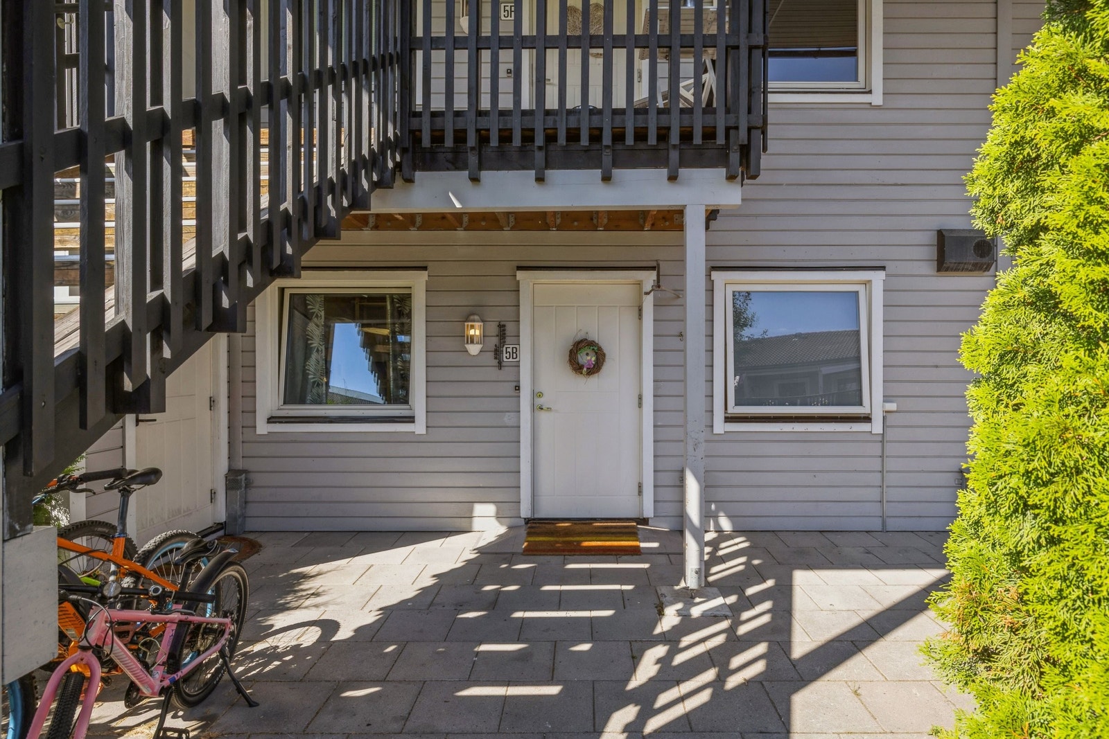 Fint inngangsparti med enkel adkomst Galleribilde