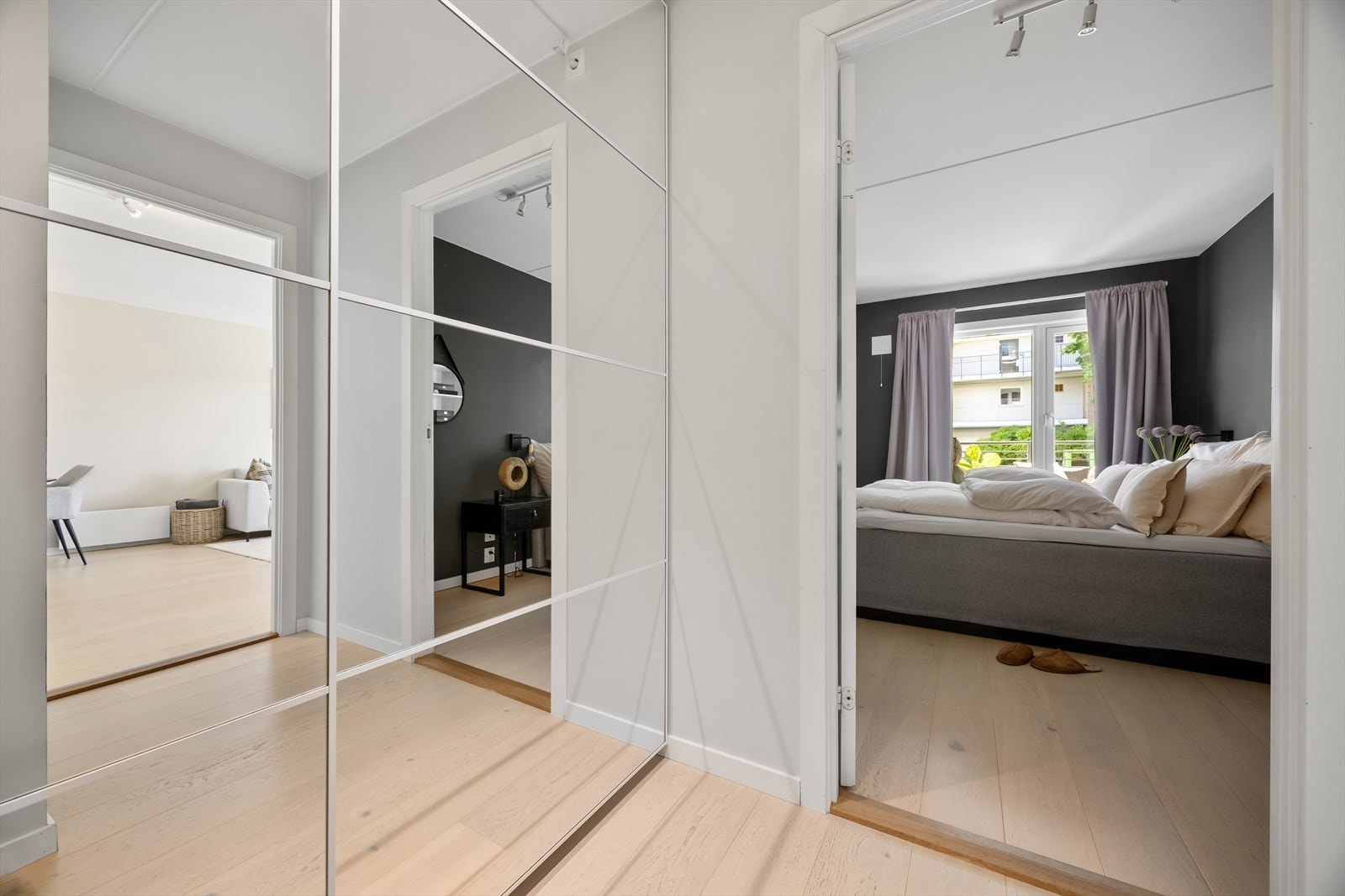 Fra gangen er det adkomst til soverommet. Galleribilde
