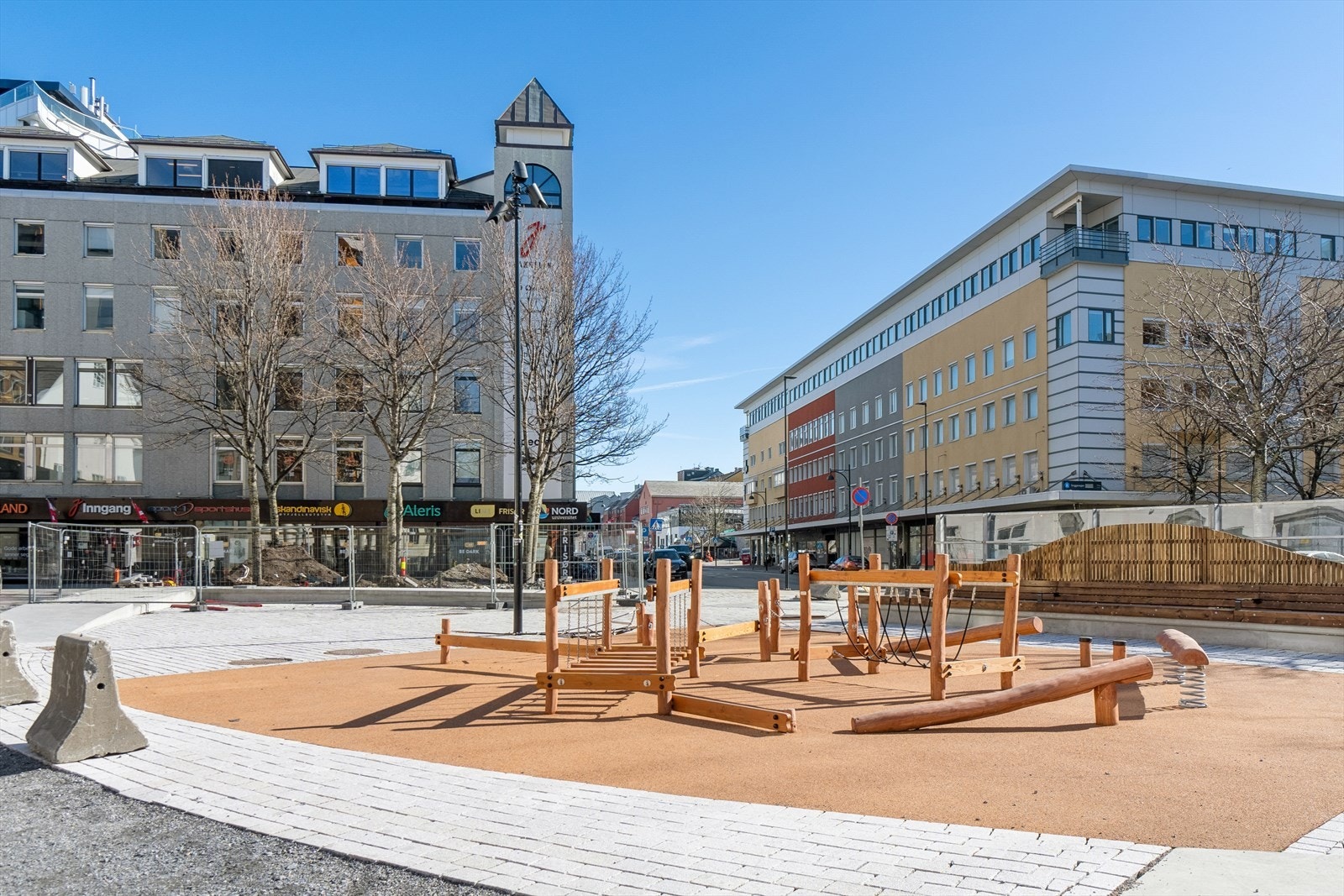 Det etableres fine uteområder rundt sameiet. Du har ellers umiddelbar nærhet til alt i Bodø sentrum. Galleribilde