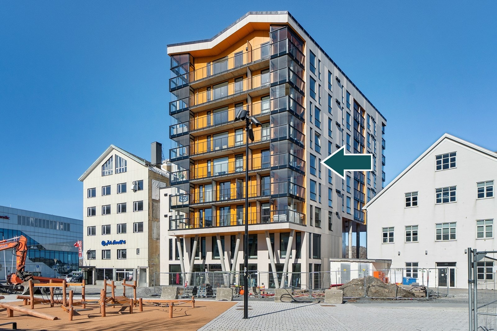 En lekker 3-roms selveierleilighet som ble overtatt sent i 2023. Boligen har fin beliggenhet i 5. etasje og så sentralt i Bodø som du kommer. Galleribilde