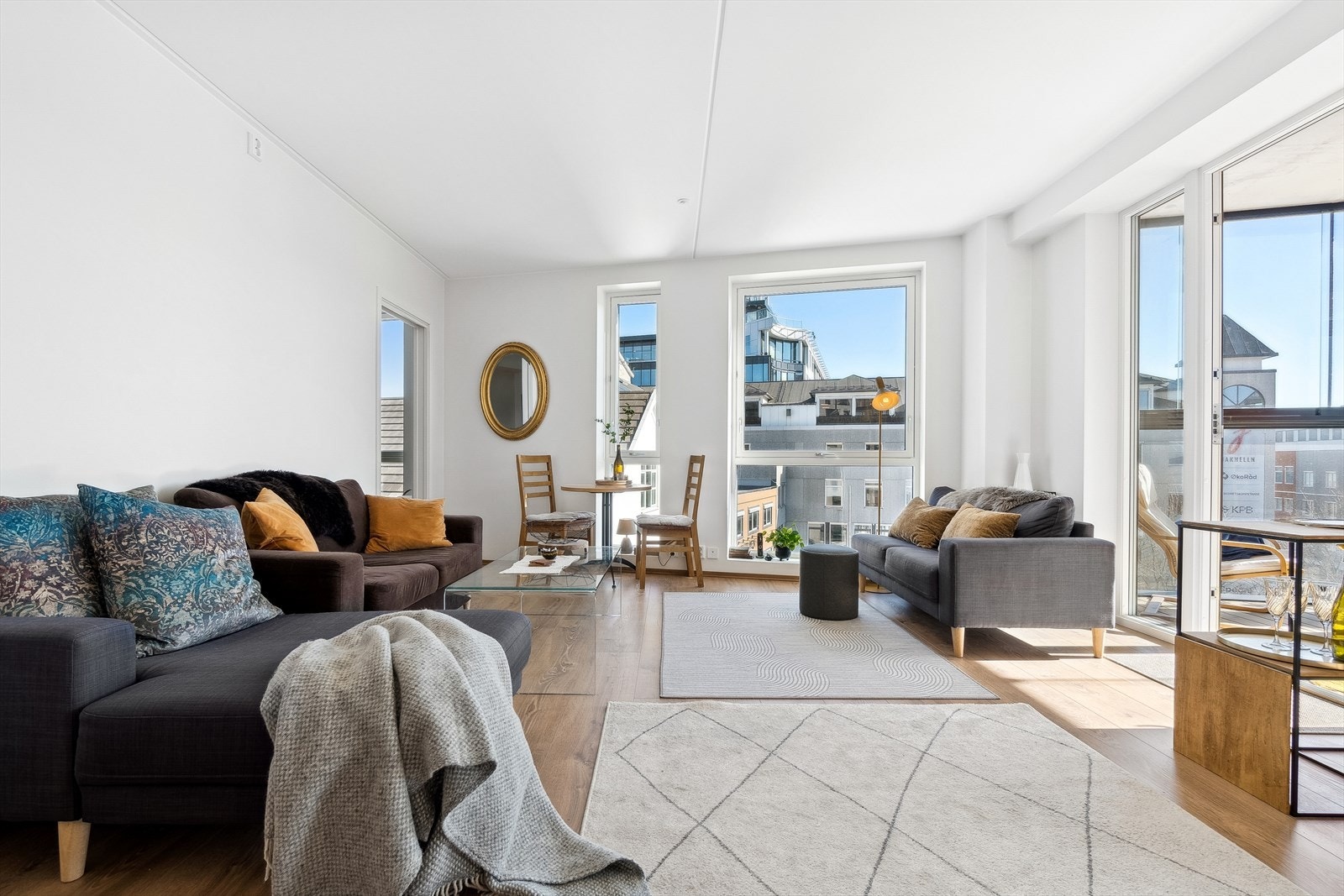 Stuen oppleves som lys og romslig. Galleribilde