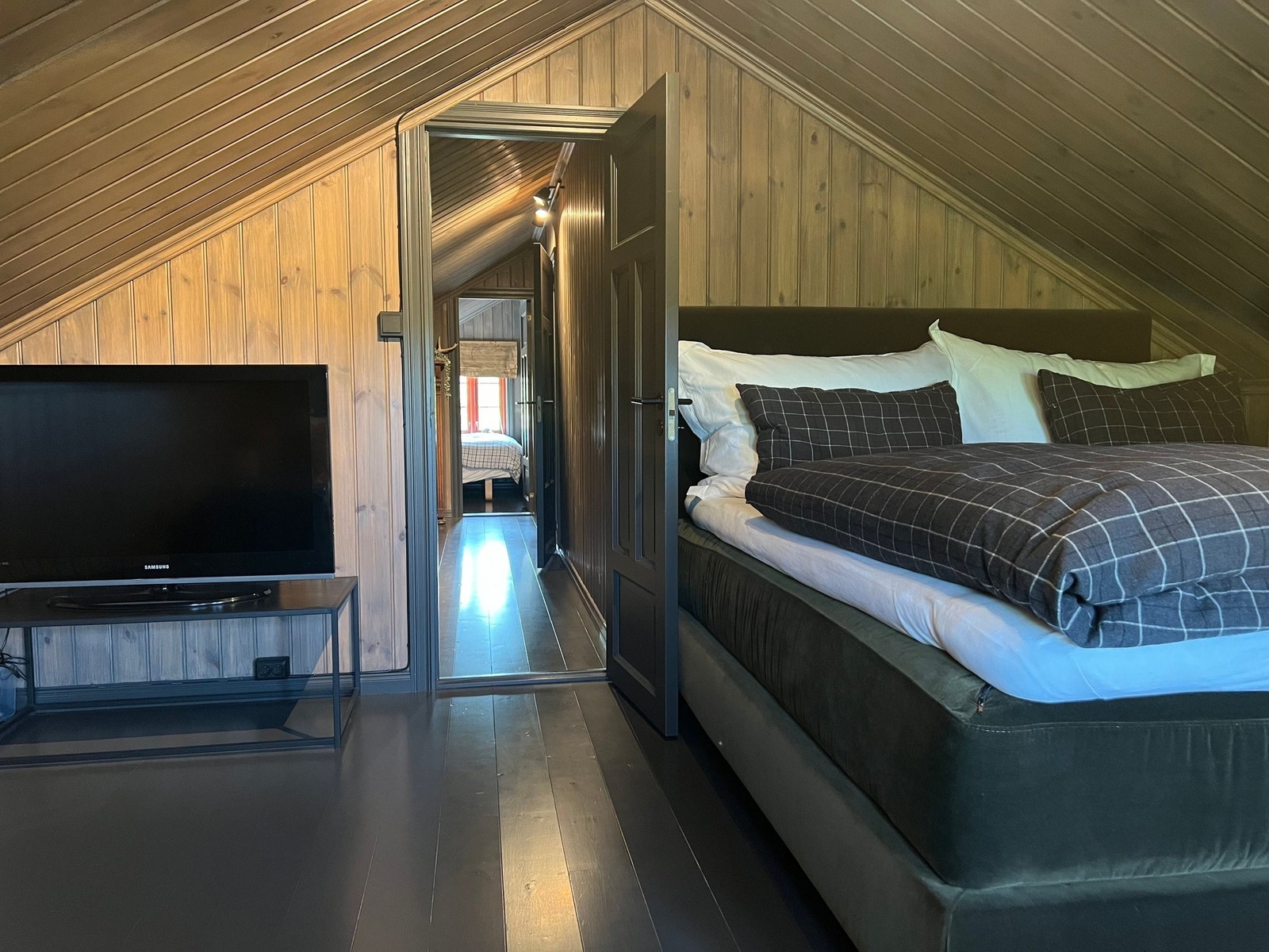 Et av to soverom i 2. etasje Galleribilde