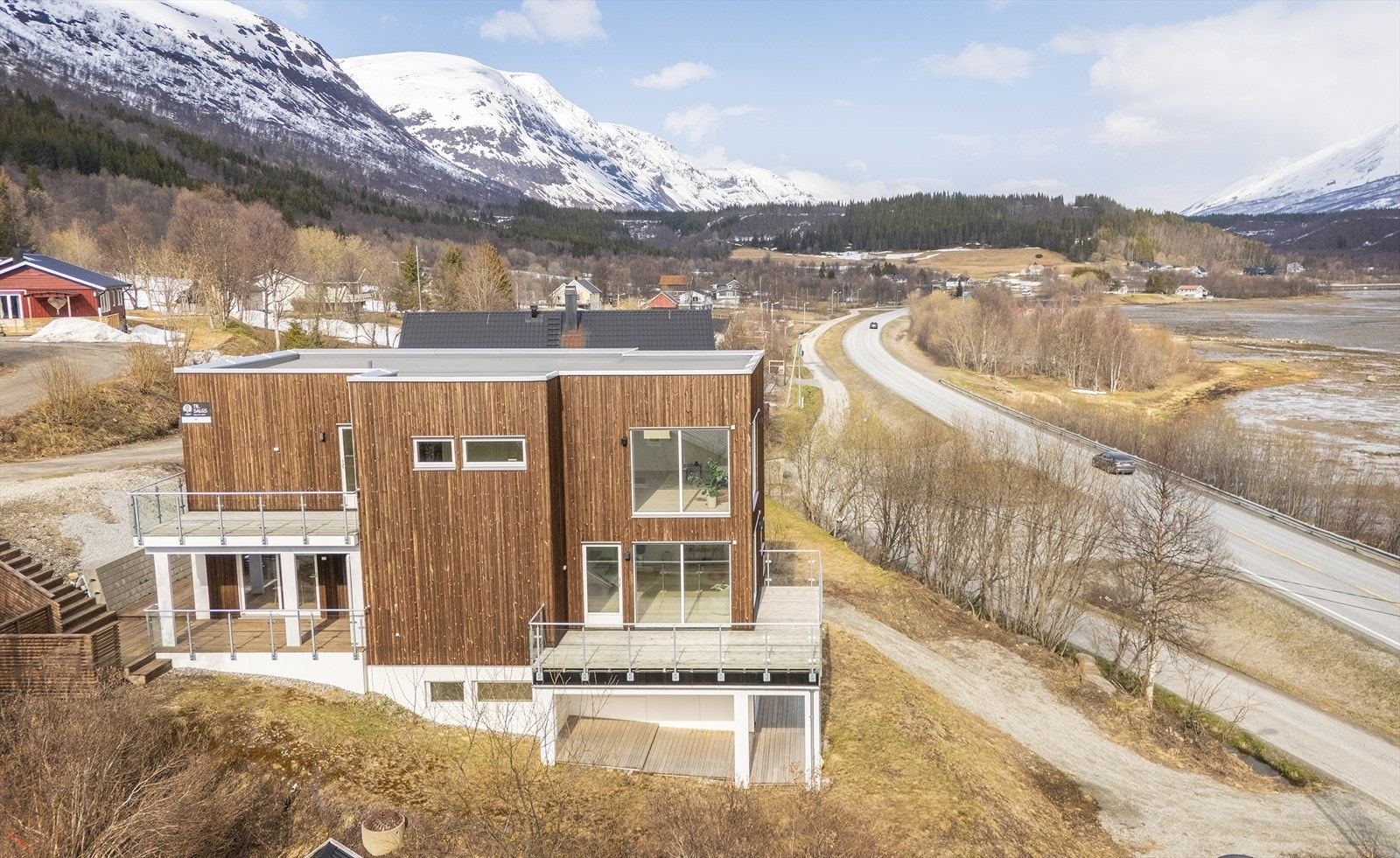 Her har du rikelig uteplass for varme sommerdager. Galleribilde