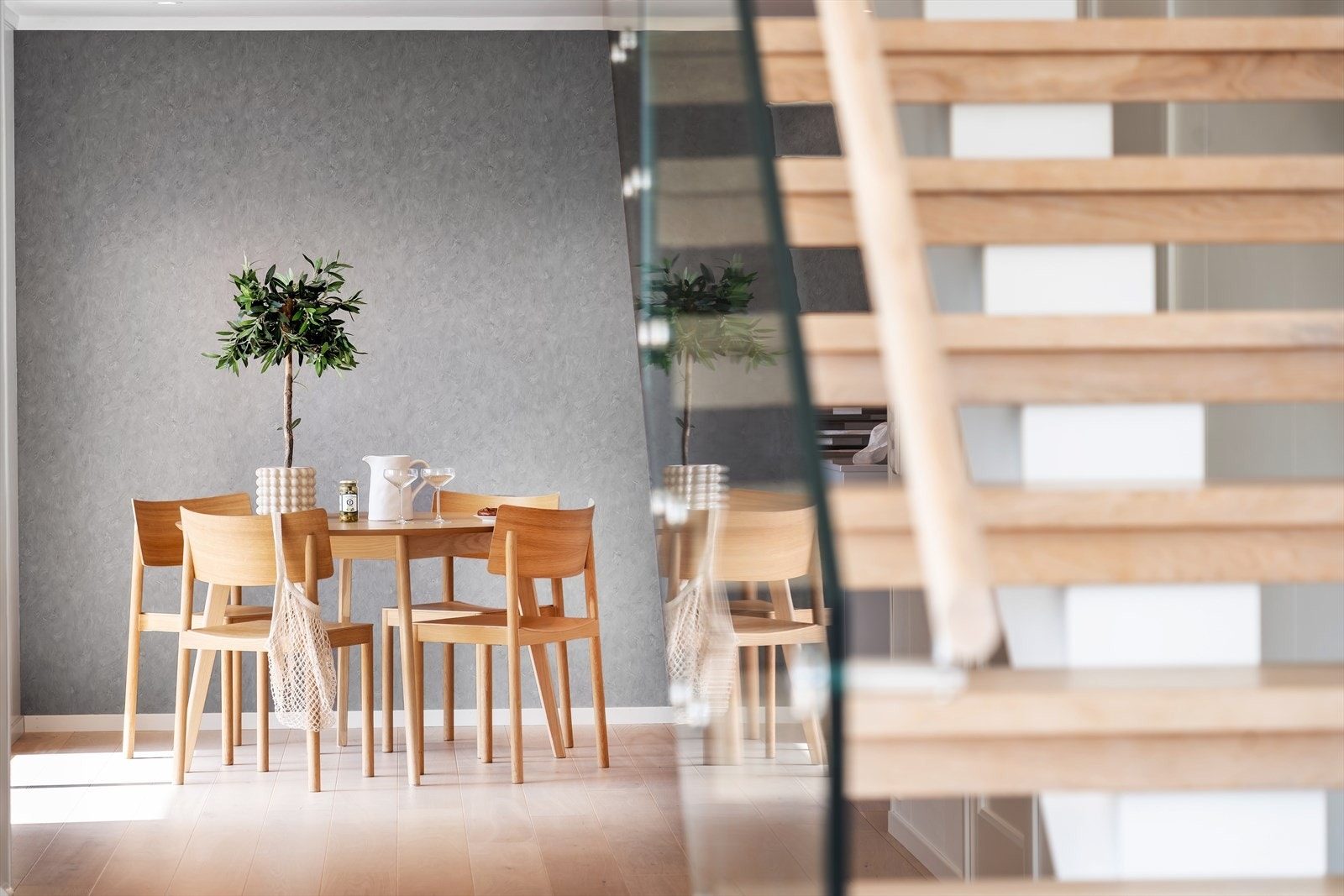 Boligen har ikke vært bebodd etter ferdigstillelse i 2020 - med estetiske og gjennomtenkte material- og fargevalg. Galleribilde