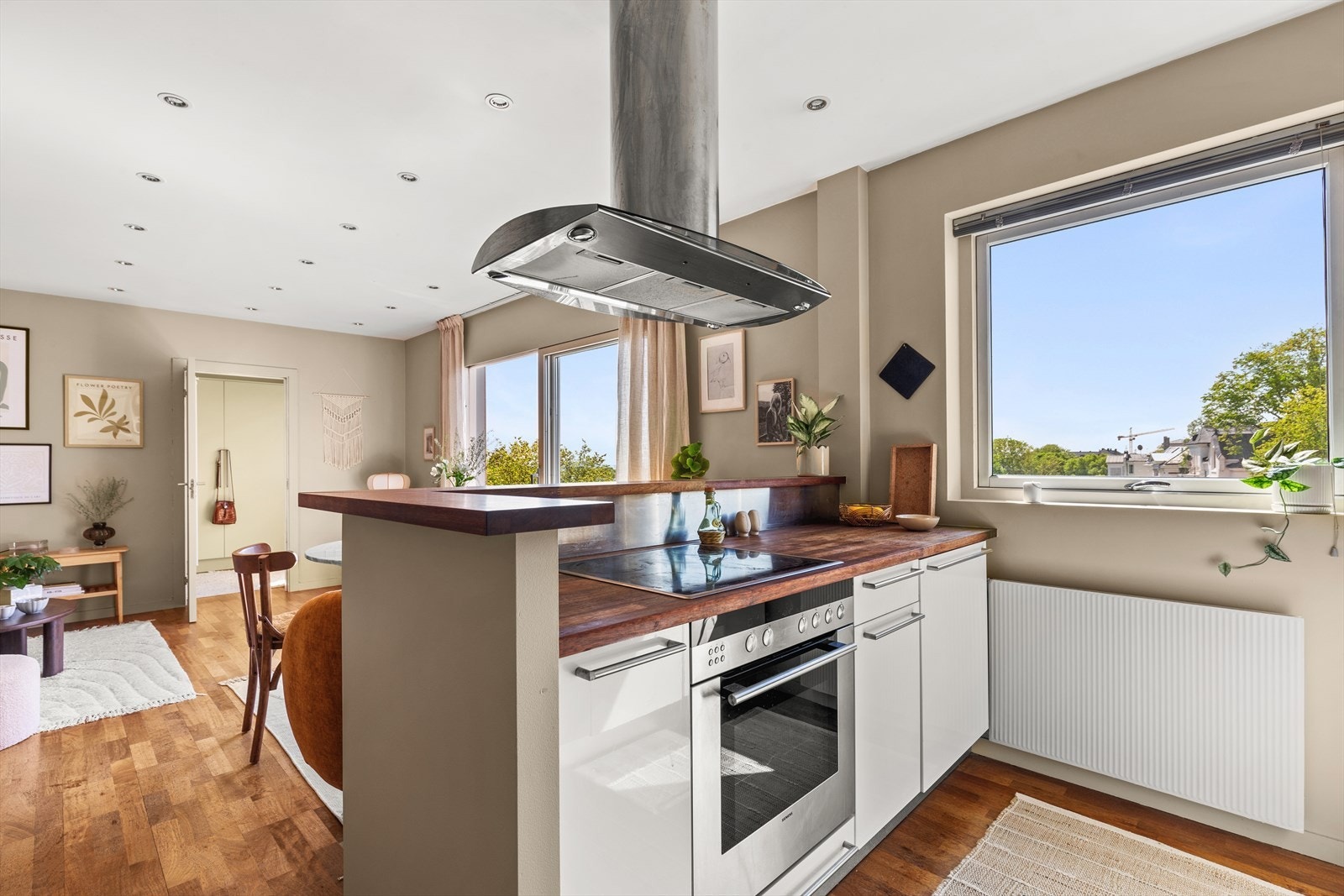 Delvis åpen stue/-kjøkken løsning Galleribilde