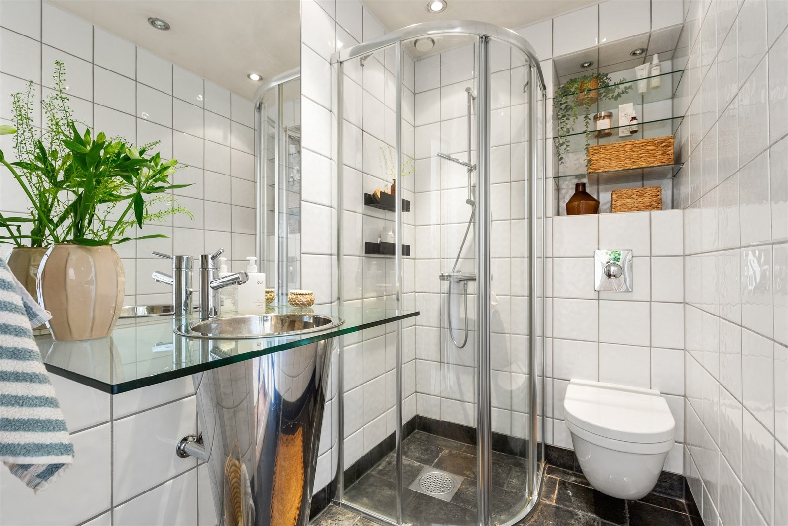 Flislagt bad med varme i gulv Galleribilde