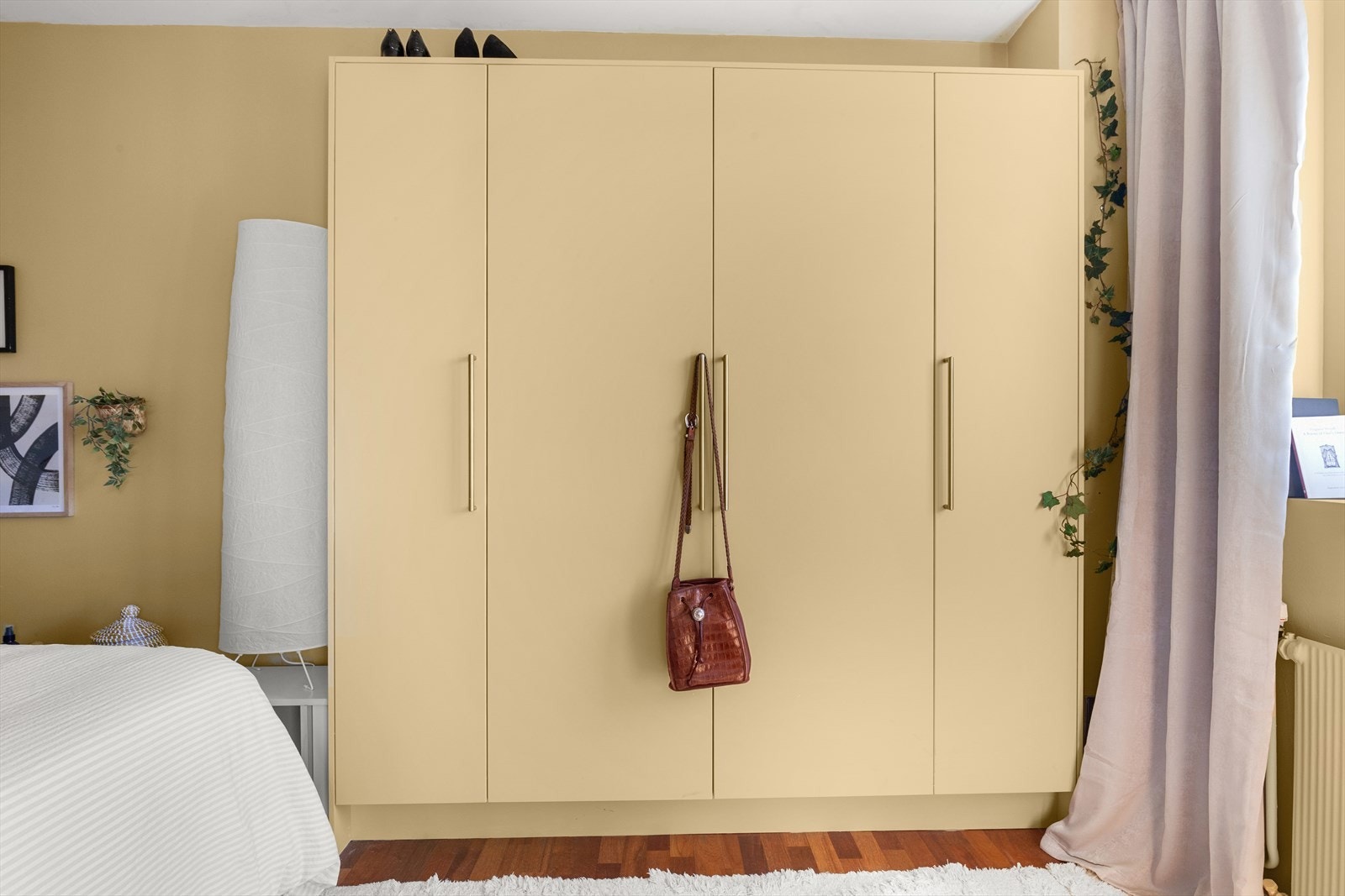 Dobbel skapløsning på soverom Galleribilde