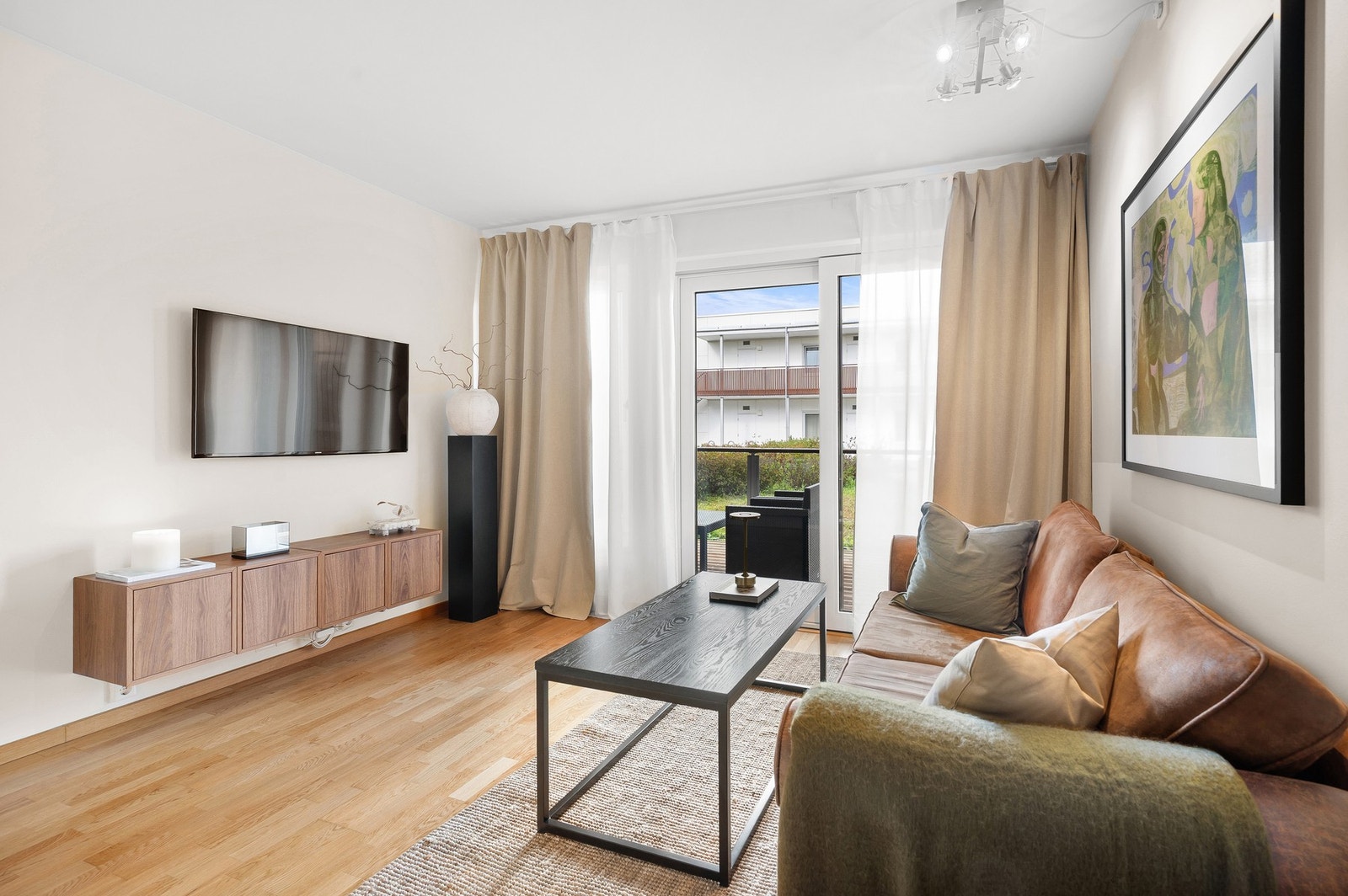 EiendomsMegler 1 v/Kenneth Johansen har gleden av å presentere en flott leilighet i Huldervegen 26! Galleribilde