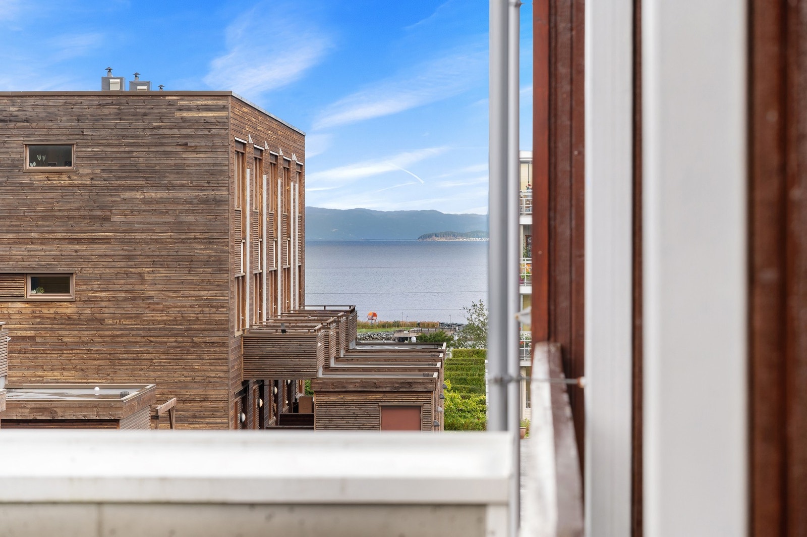 Sjøglimt fra terrassen. Galleribilde