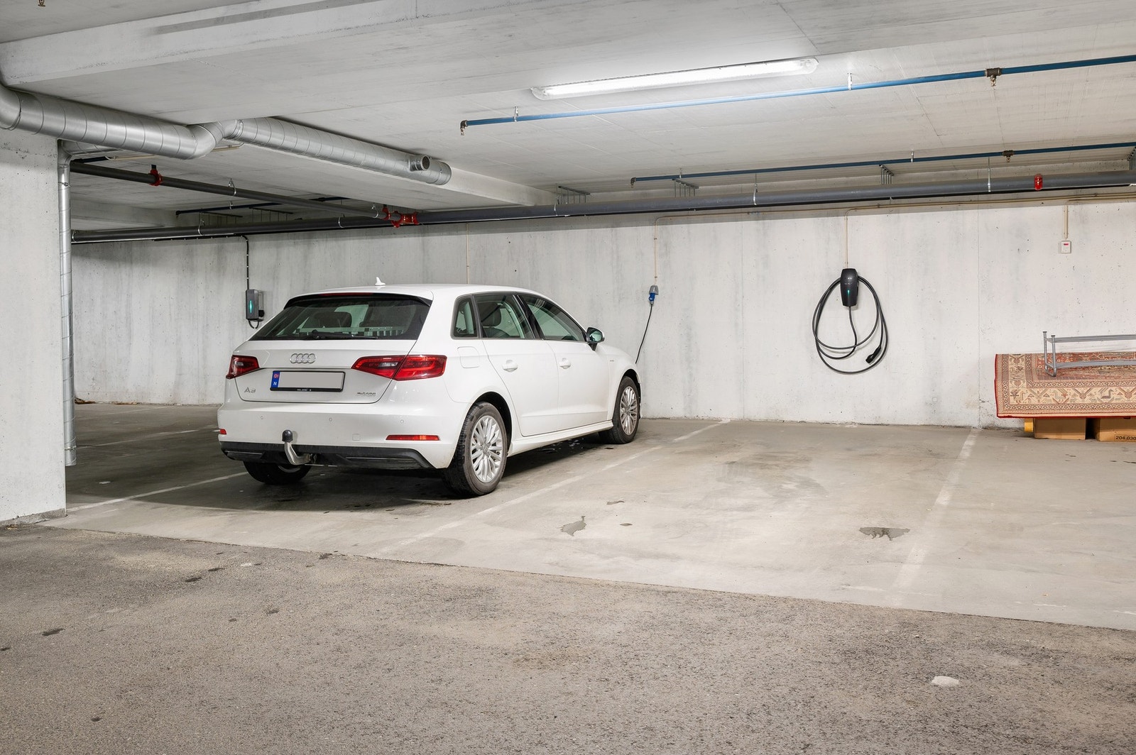 Leiligheten disponerer parkeringsplass i kjeller. Galleribilde