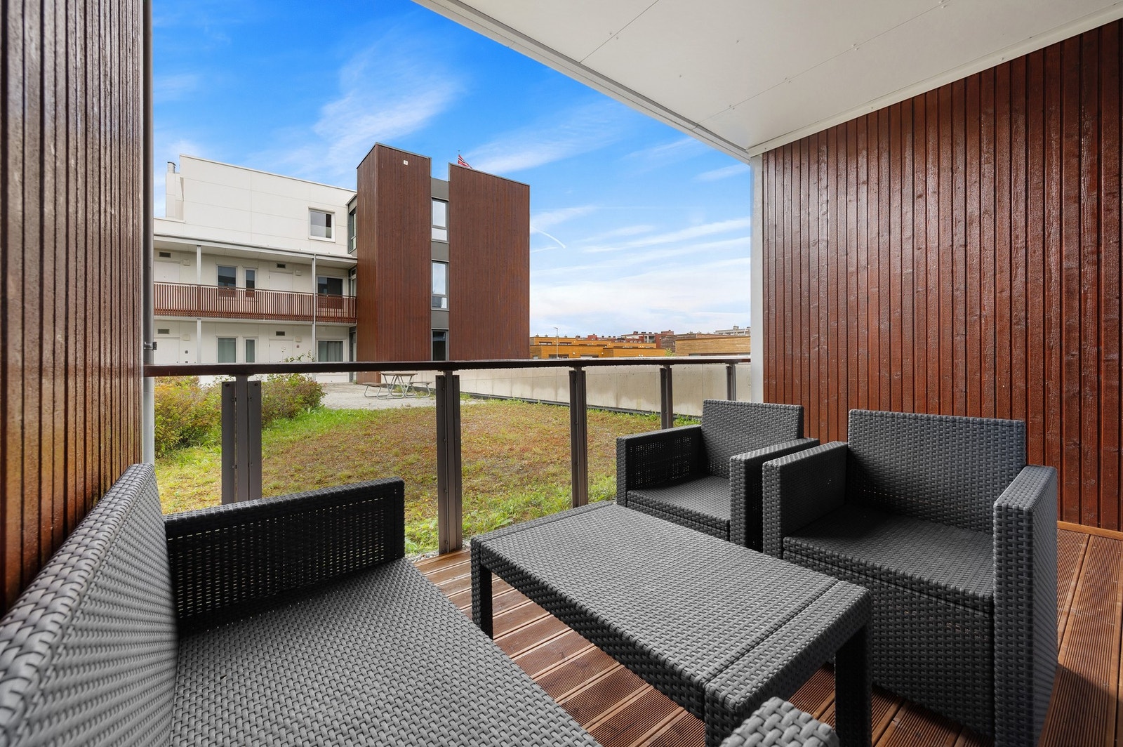 Fra stuen har man direkte utgang til en flott terrasse. Galleribilde