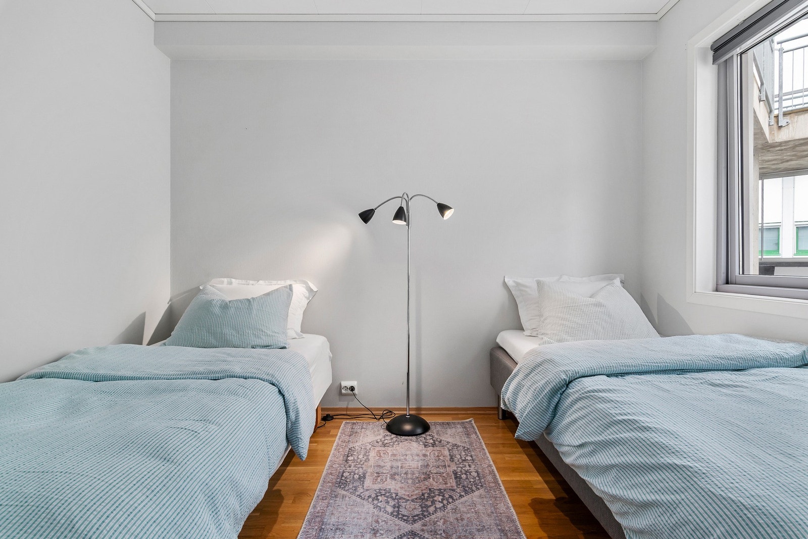 Soverom 2 passer perfekt til gjesterom eller kontor. Galleribilde