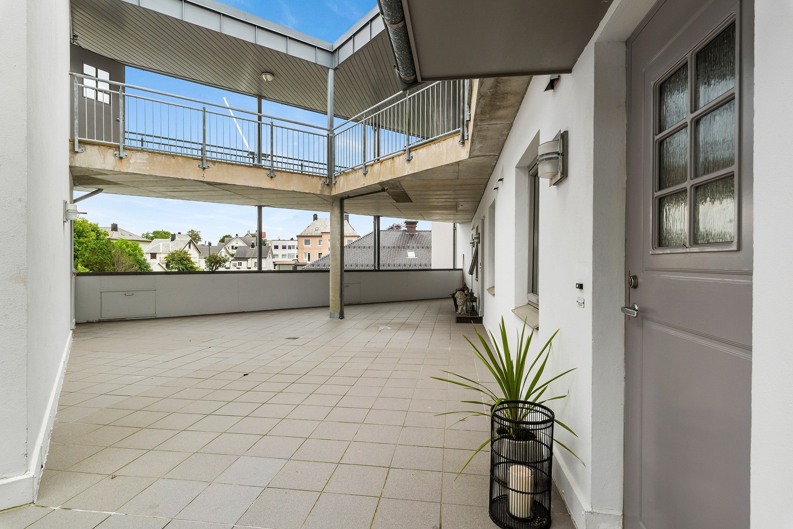 Avlåste fellesareal. Galleribilde