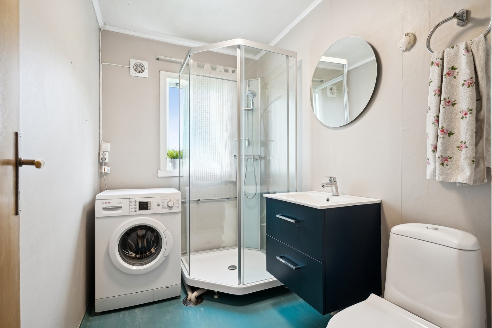 Bad/vaskerom i hovedetasjen Galleribilde