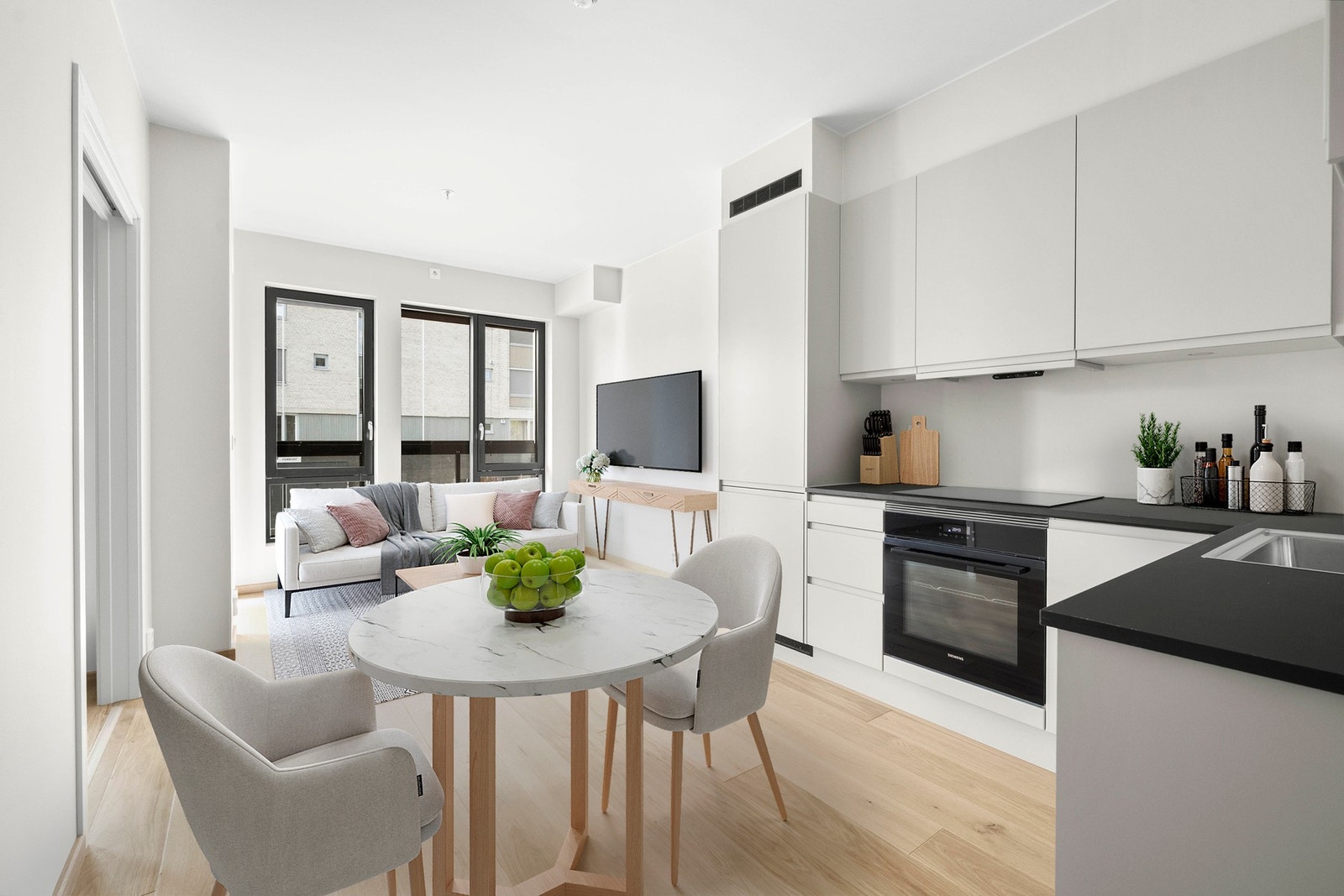 Fin stue/kjøkkenløsning med utgang til stor uteplass Galleribilde