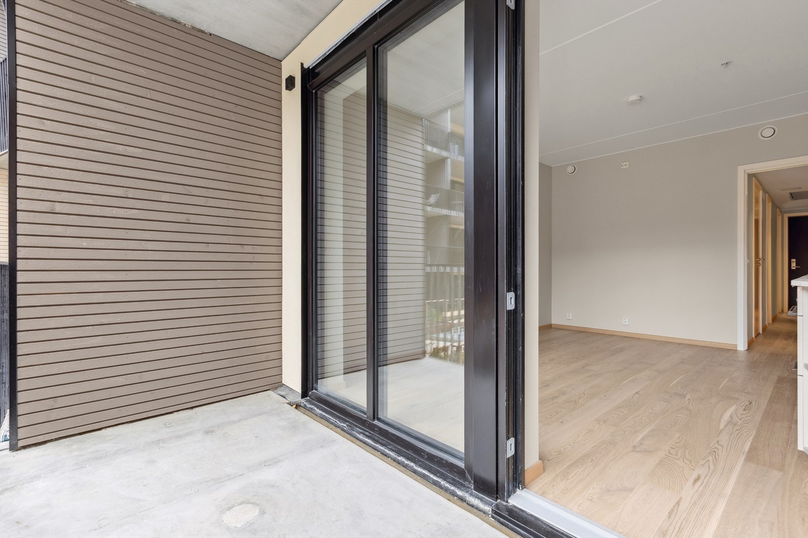 God plass til utemøbler. Skyvedør som frigir plass. Galleribilde