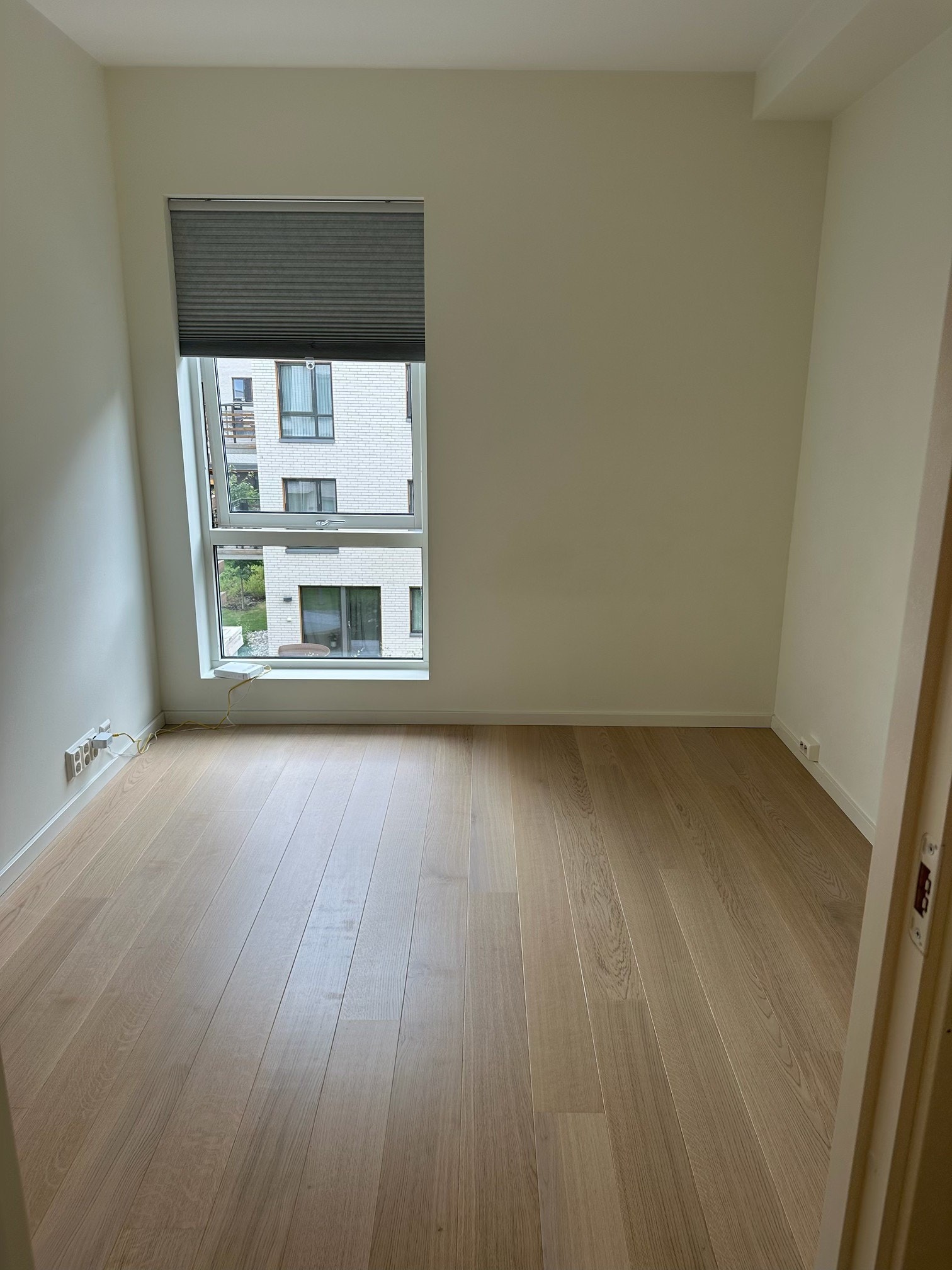 Soverom med plass til dobbelseng og tilgang til bod / garderobe på 3 m2 Galleribilde