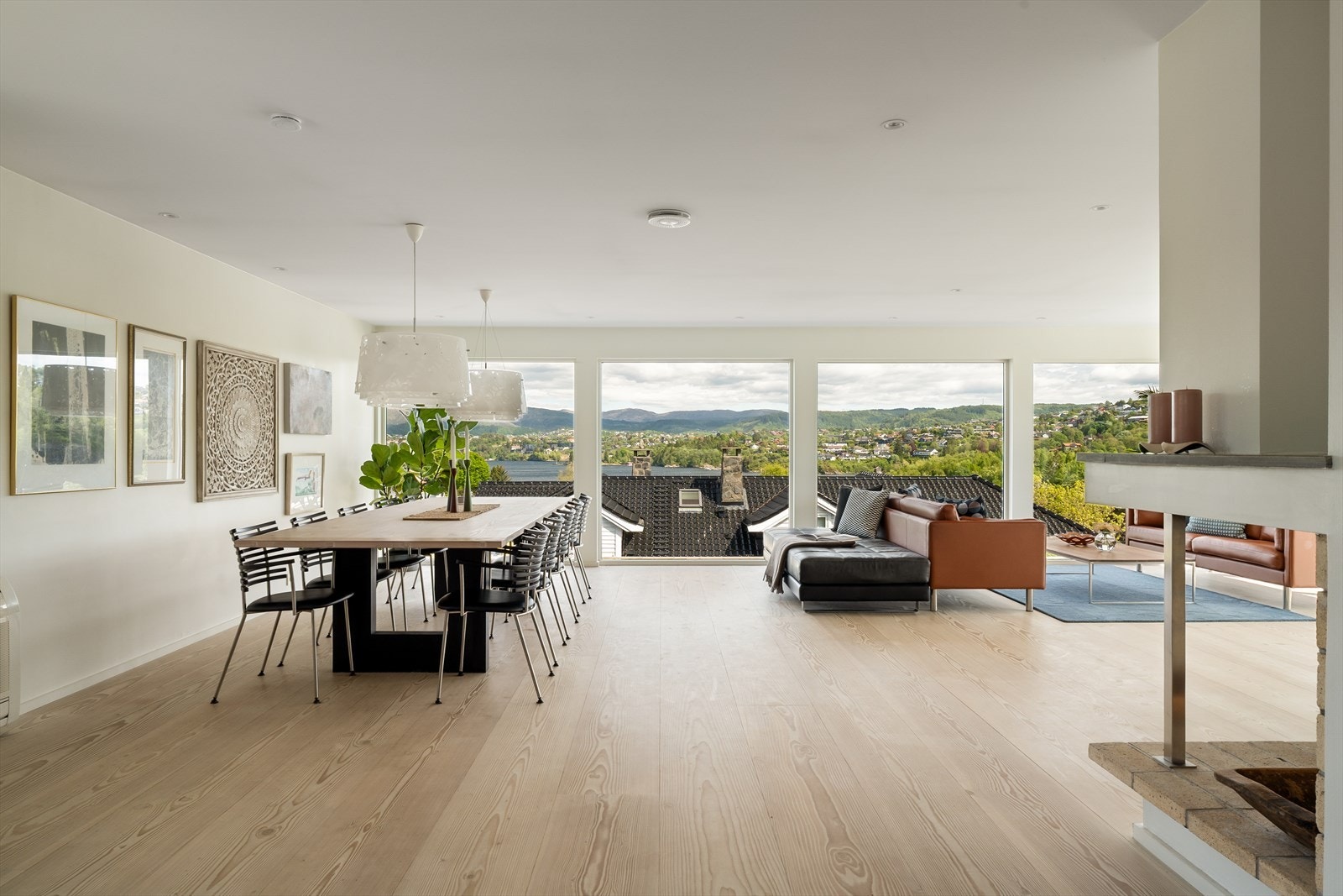 Gjennomgående på dette planet er Dinesen Gulv. Dette er et eksklusivt dansk konsept med massive grangulv av kanadisk Douglas-gran Galleribilde