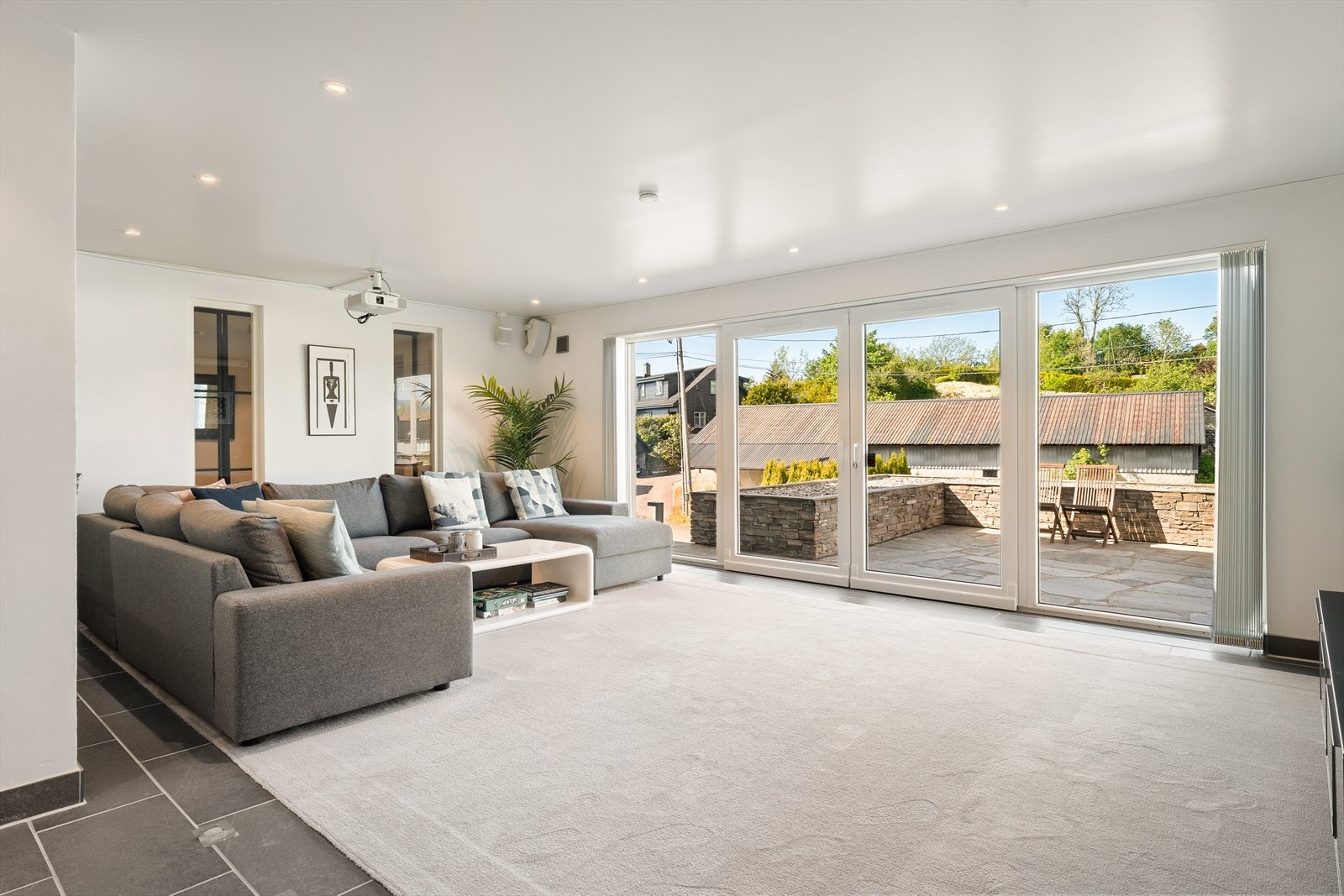 Tidligere bassengrom fungerer nå som tv-stue, soverom, suite eller trimrom.. Svært fleksibelt rom Galleribilde