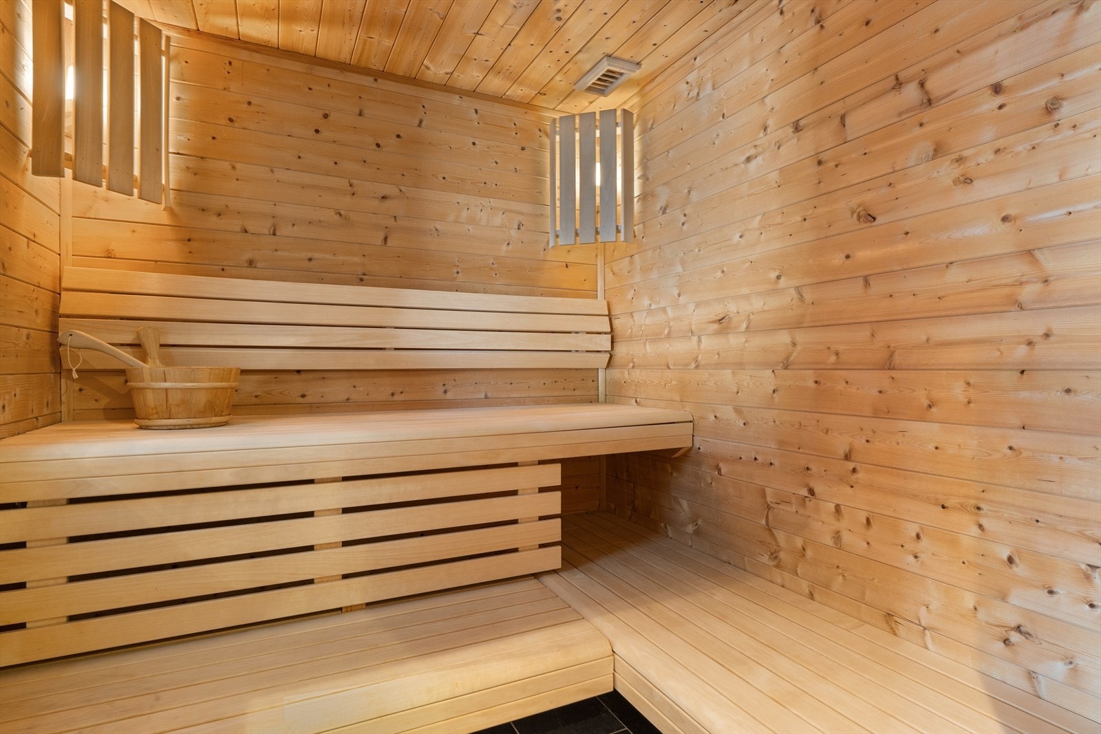 Nyt spa-følelsen hjemme med egen badstue. Galleribilde