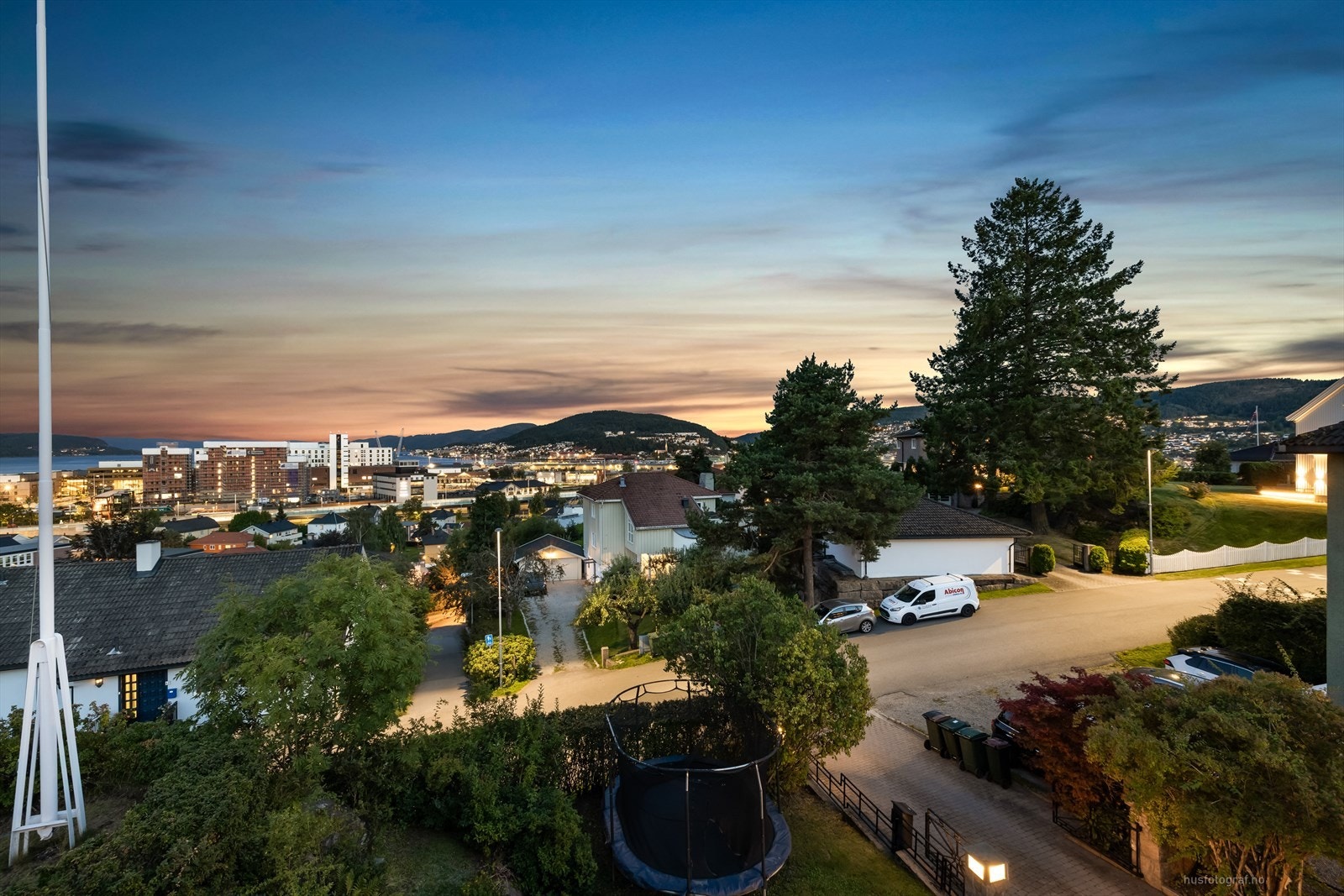 Flott utsikt mot fjorden og det nye sykehuset! Galleribilde