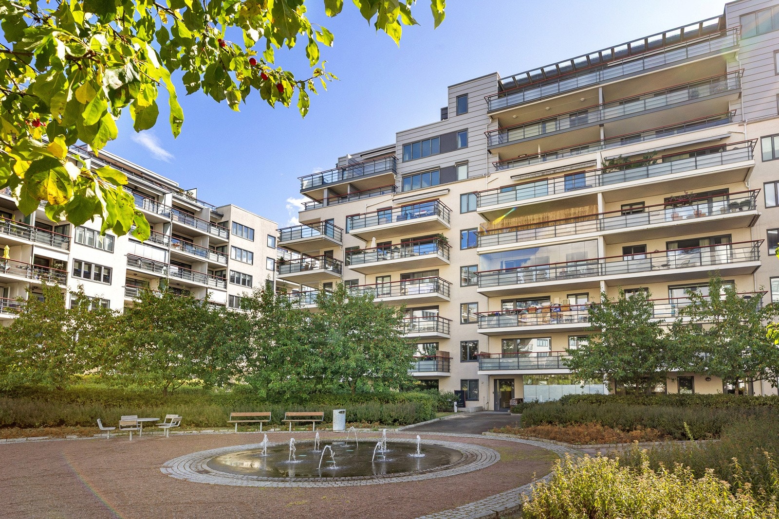 Hyggelige, parkmessige fellesarealer Galleribilde