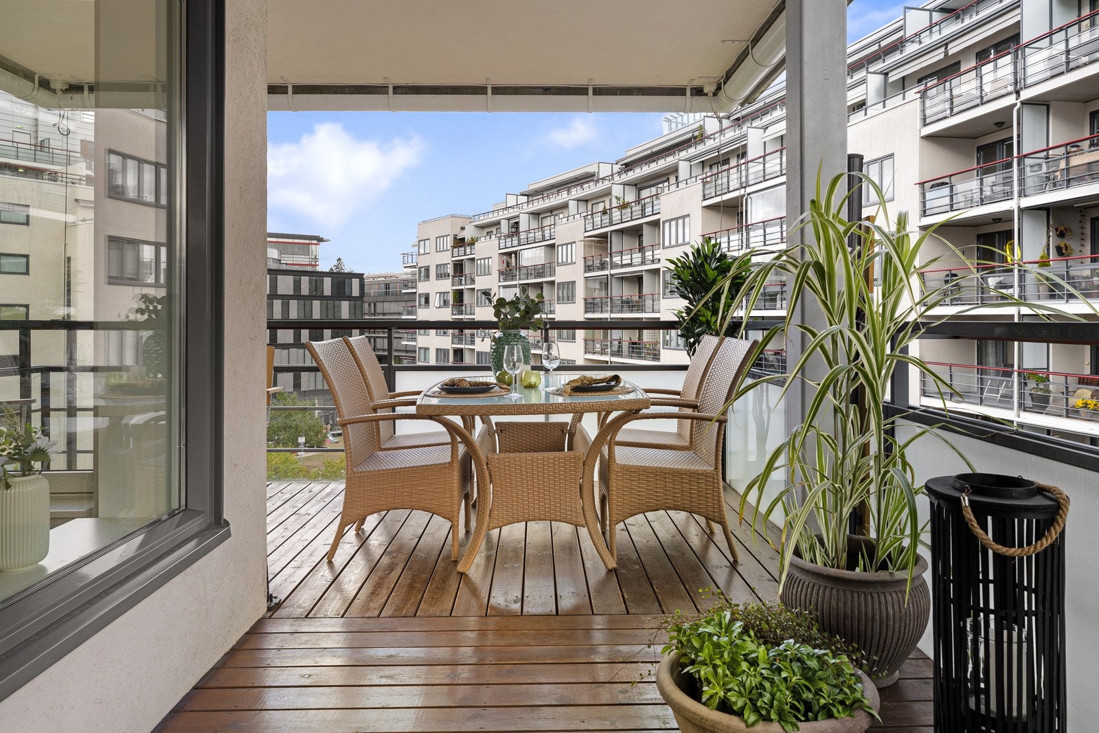 God plass til langbord og selskap Galleribilde