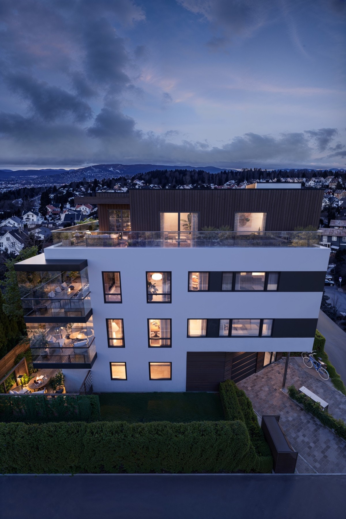 Leiligheten ligger i byggets 3. etasje og det en kun én leilighet i hver etasje. Galleribilde