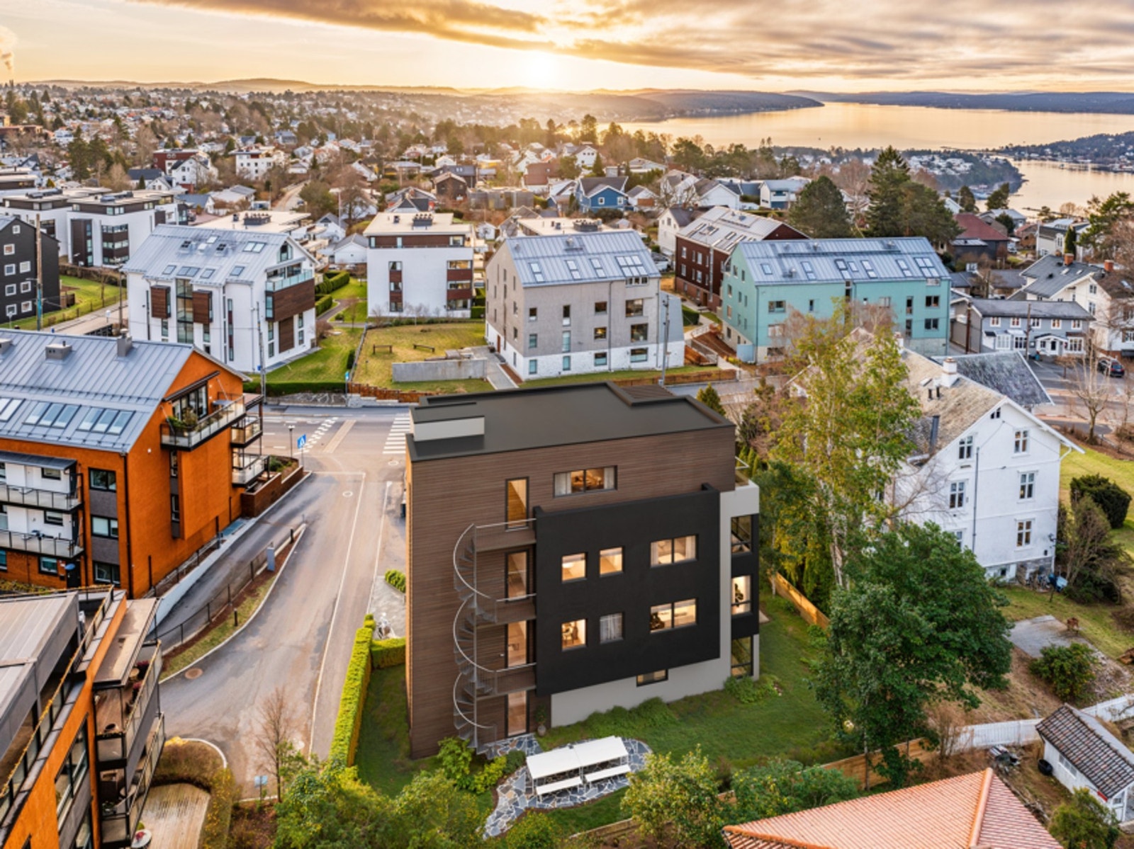Moderne leilighetsbygg med garasjekjeller - 2 plasser i garasjekjeller medfølger. Galleribilde