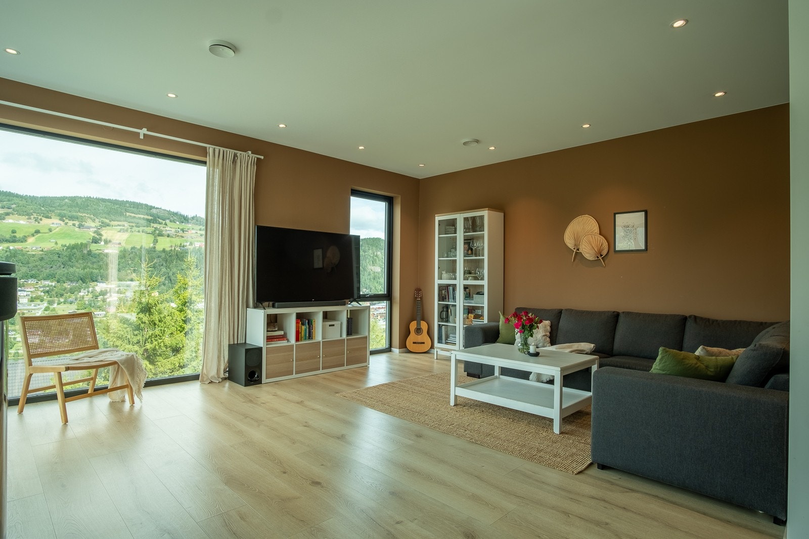 Stue med plass til sofakrok Galleribilde