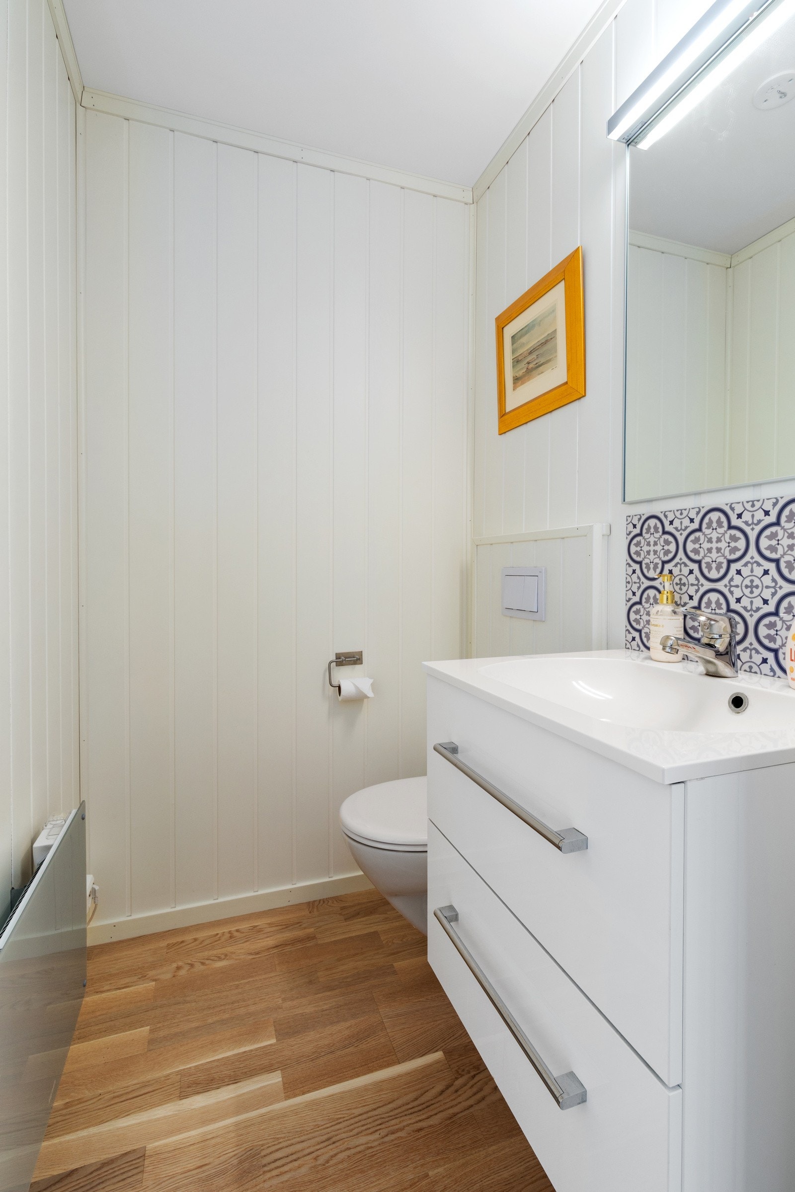 Eget toalettrom i 2. etasje som er svært praktisk når man har gjester Galleribilde