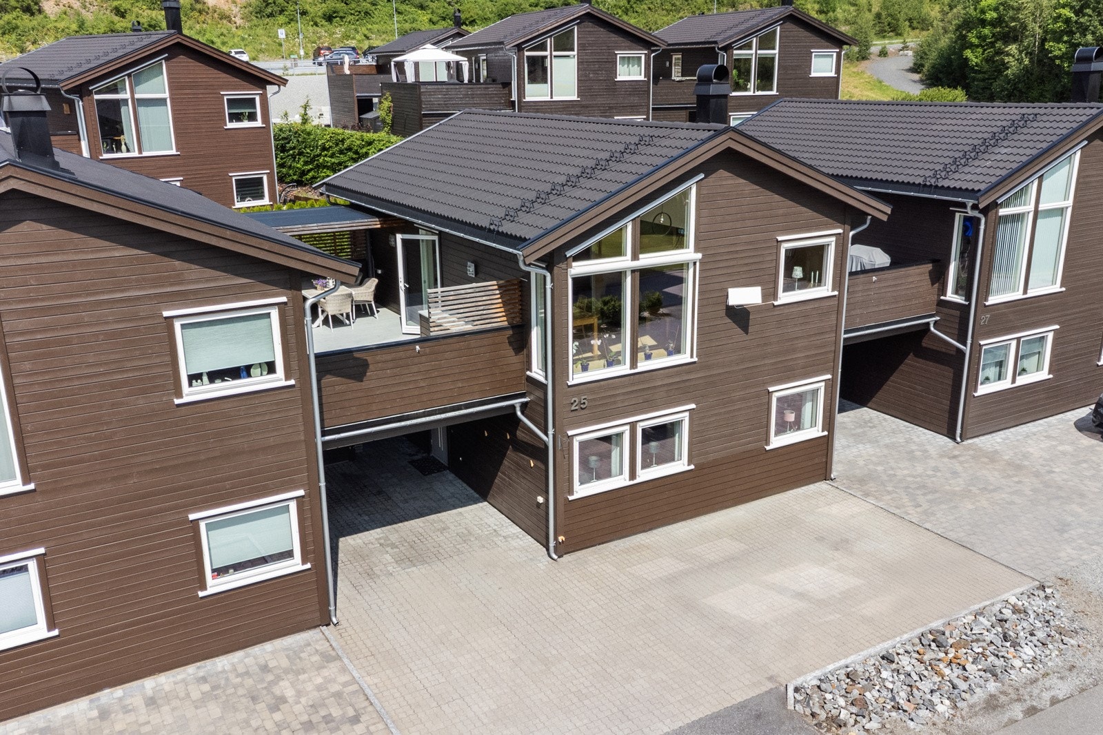 Boligen har tilhørende carport Galleribilde