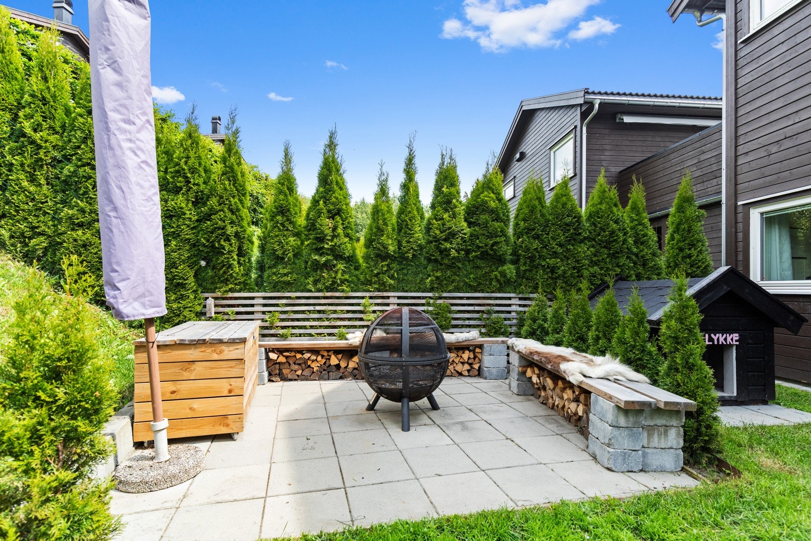 Her kan man nyte lune sommerkvelder rundt bålplassen med venner og familie Galleribilde