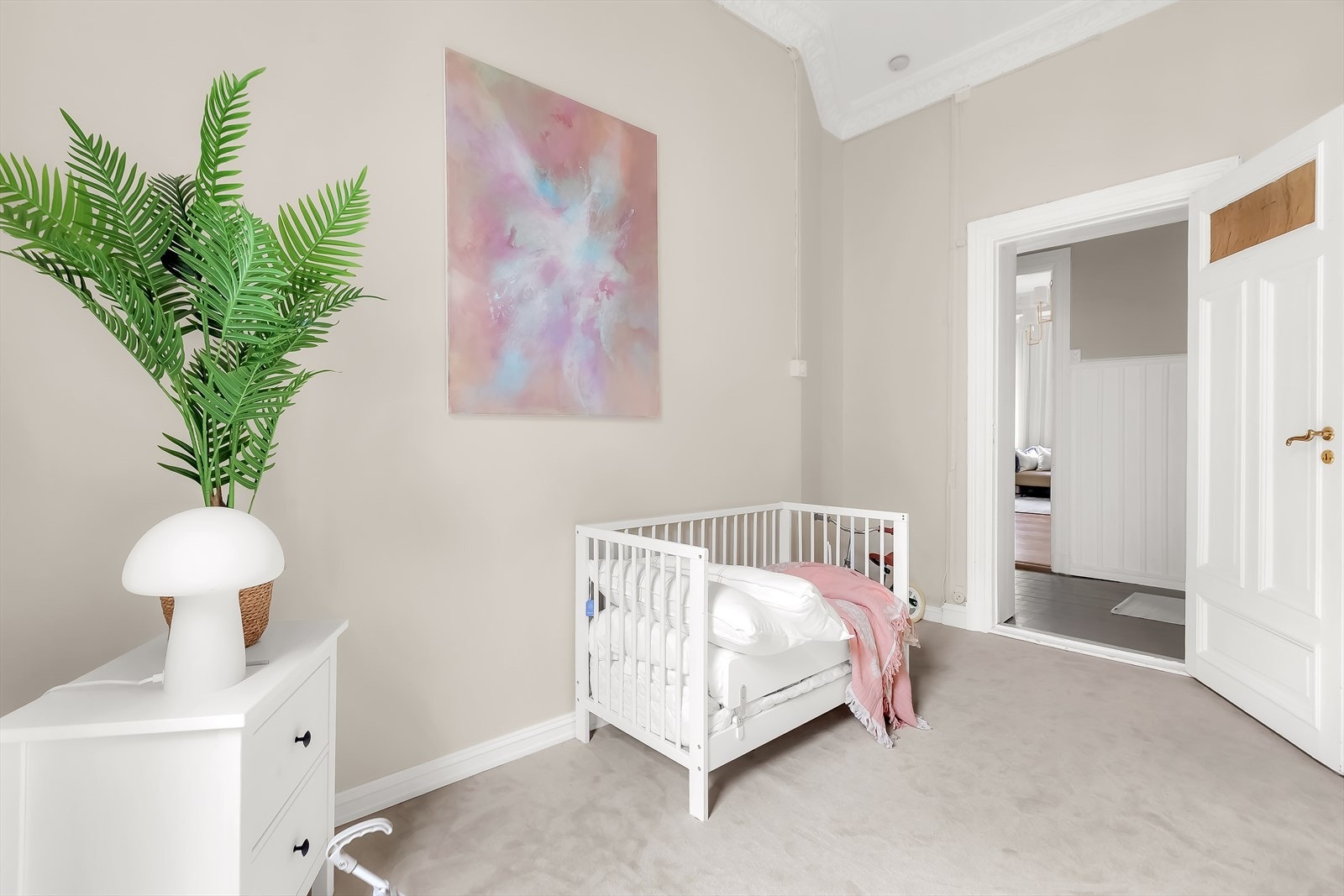 Dette er et funksjonelt og innbydende rom som passer perfekt som barnerom, gjesterom eller hjemmekontor. Galleribilde