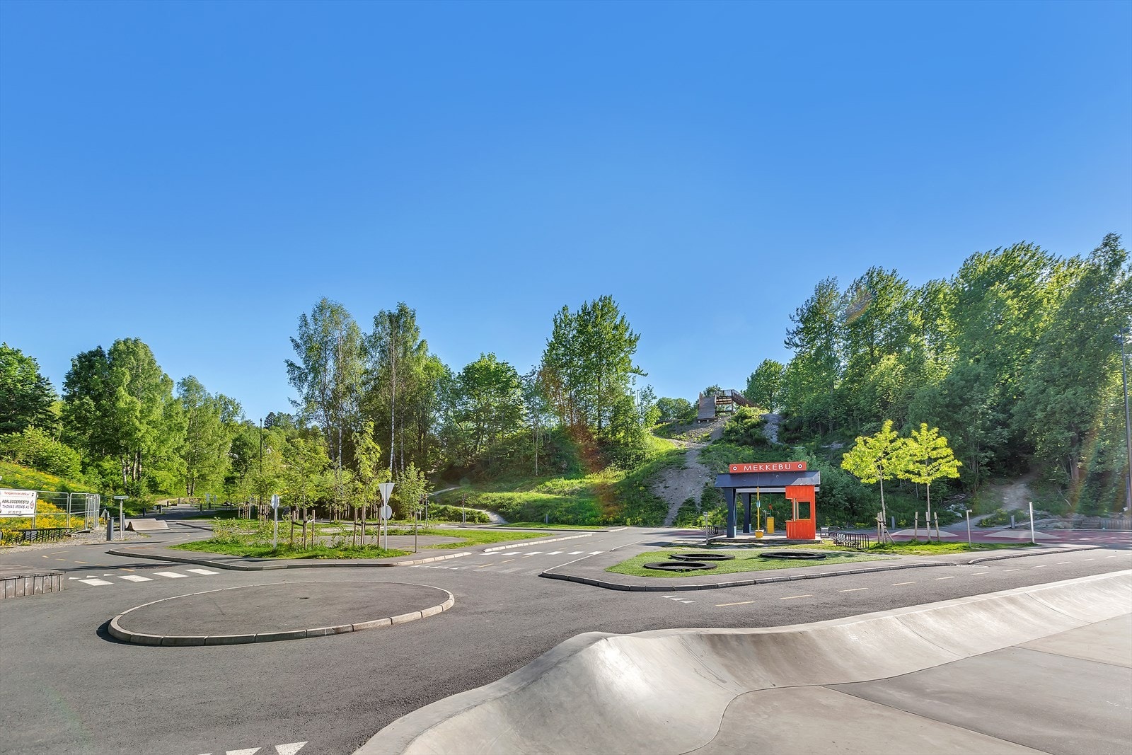 Den nyere sykkelparken i Heggedal er en av favorittene til ungdommen og barna. Her er det blant annet bmx park og løype for terrengsykler. Galleribilde