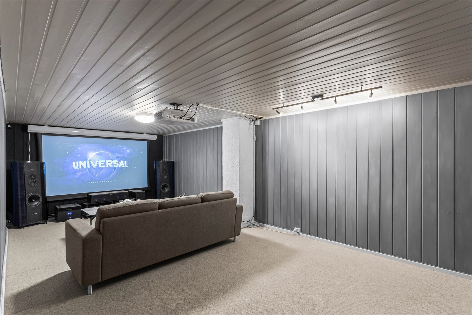 Rom i underetasje. Galleribilde