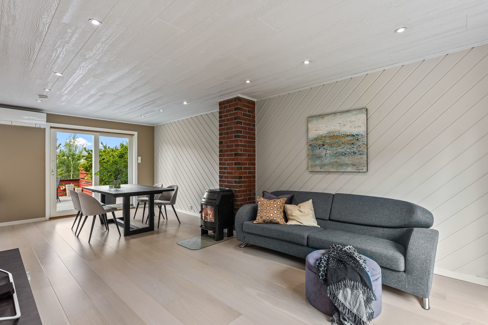 Utstrakt bruk av downlights. Galleribilde