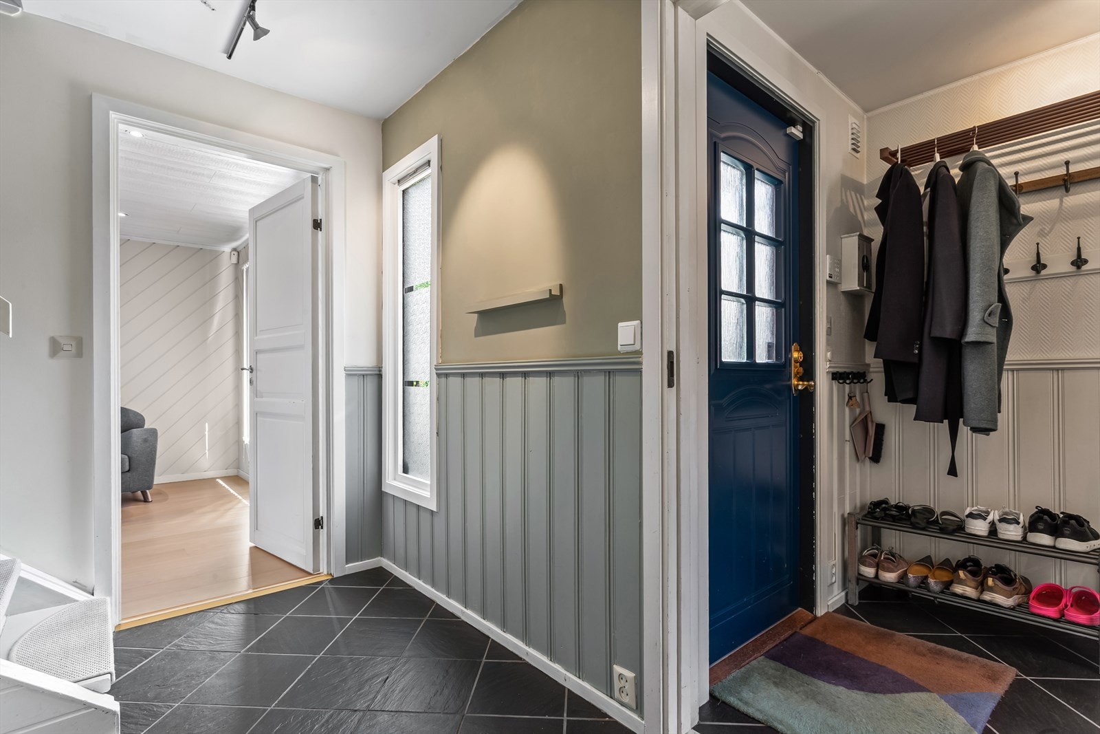 Flislagt entré med varmekabler. Galleribilde